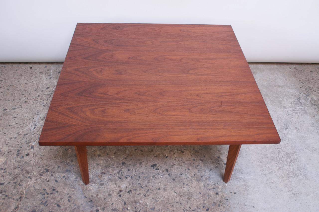 Minimal circa 1950s American coffee table in walnut. Boasts vivid walnut grain and rich color.
Newly refinished condition; only minor wear remains (scuff, as shown).
Measures: H 15.75
