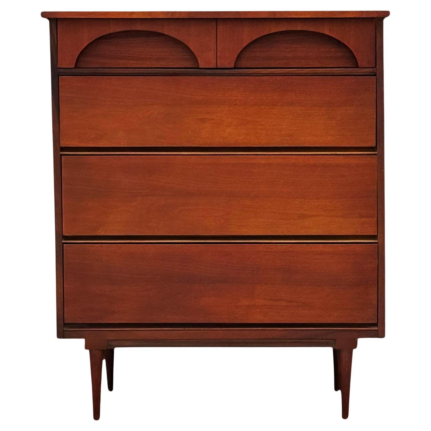 Amerikanische moderne Kommode aus der Jahrhundertmitte, Schrank oder Kommode in Nussbaum im Angebot