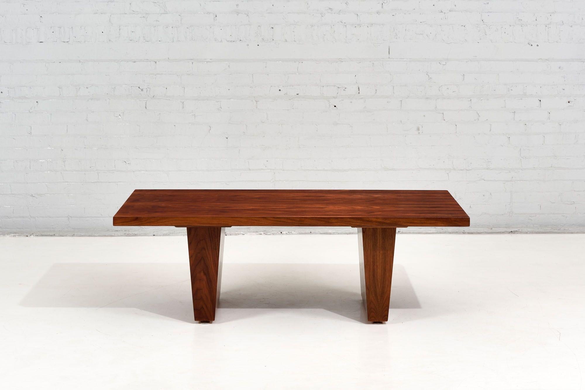 Mid-century American modern walnut coffee table, 1960.
Completely restored.
