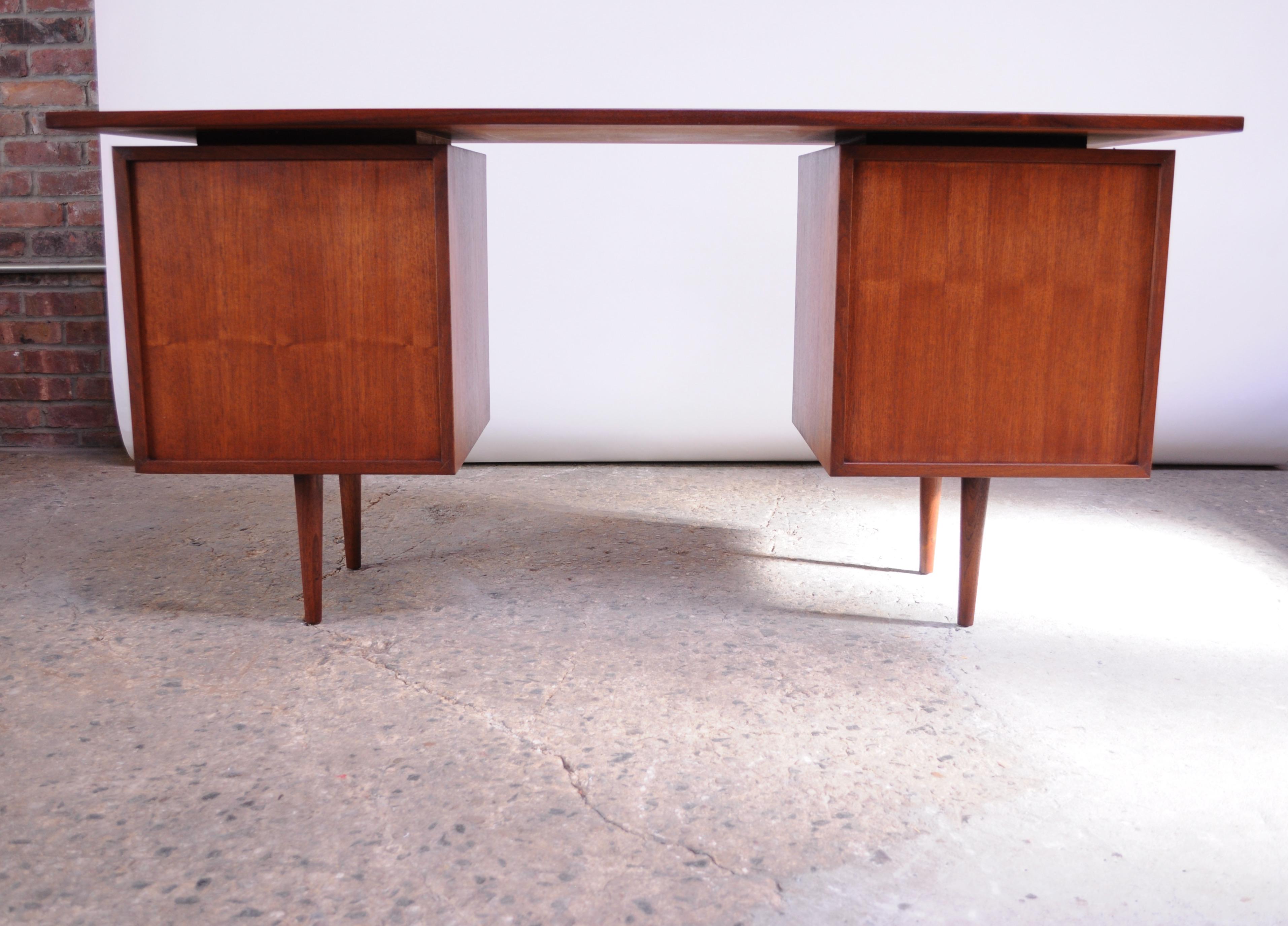 Mid-Century American Modern Walnut Desk by Richard Artschwager 3