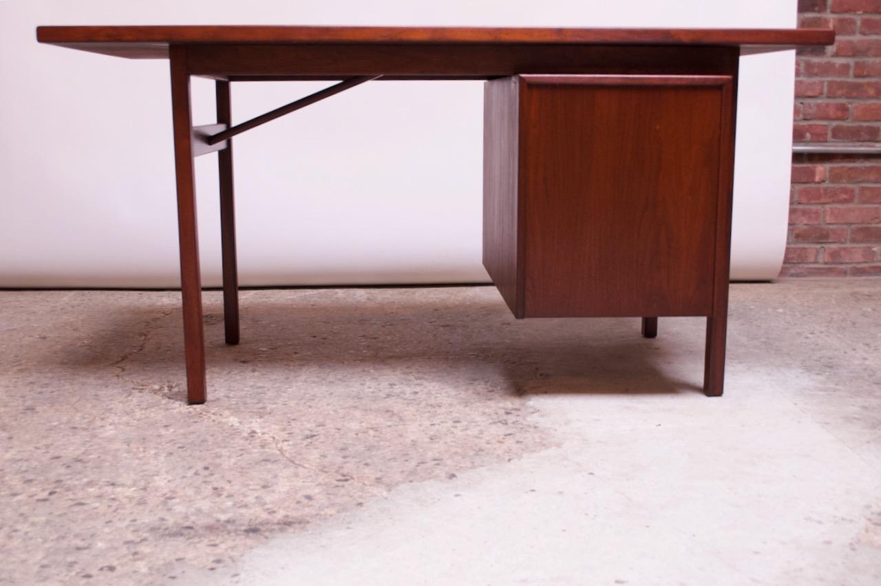 Midcentury American Modern Walnut Desk / Writing Table 4
