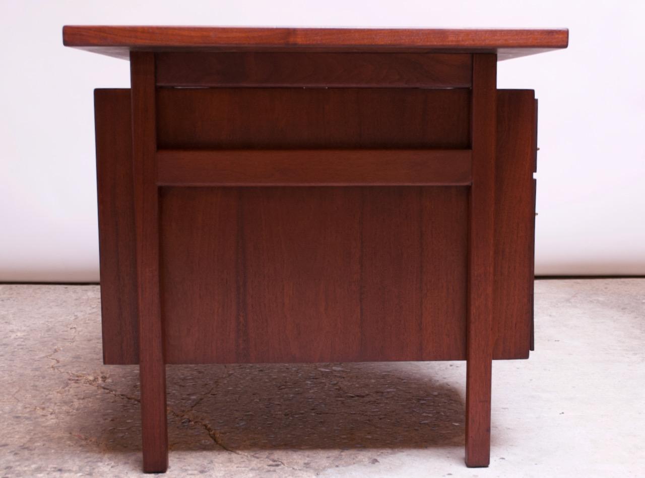 Midcentury American Modern Walnut Desk / Writing Table 5