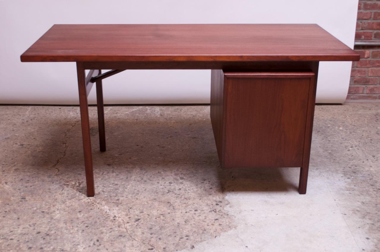 Midcentury American Modern Walnut Desk / Writing Table 3