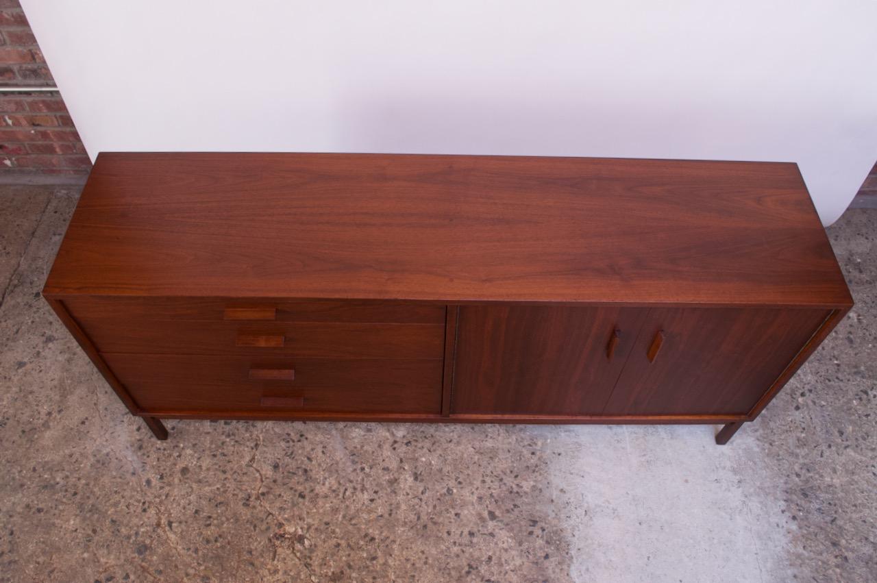 Midcentury American Modern Walnut Sideboard or Dresser by Richard Artschwager In Good Condition In Brooklyn, NY