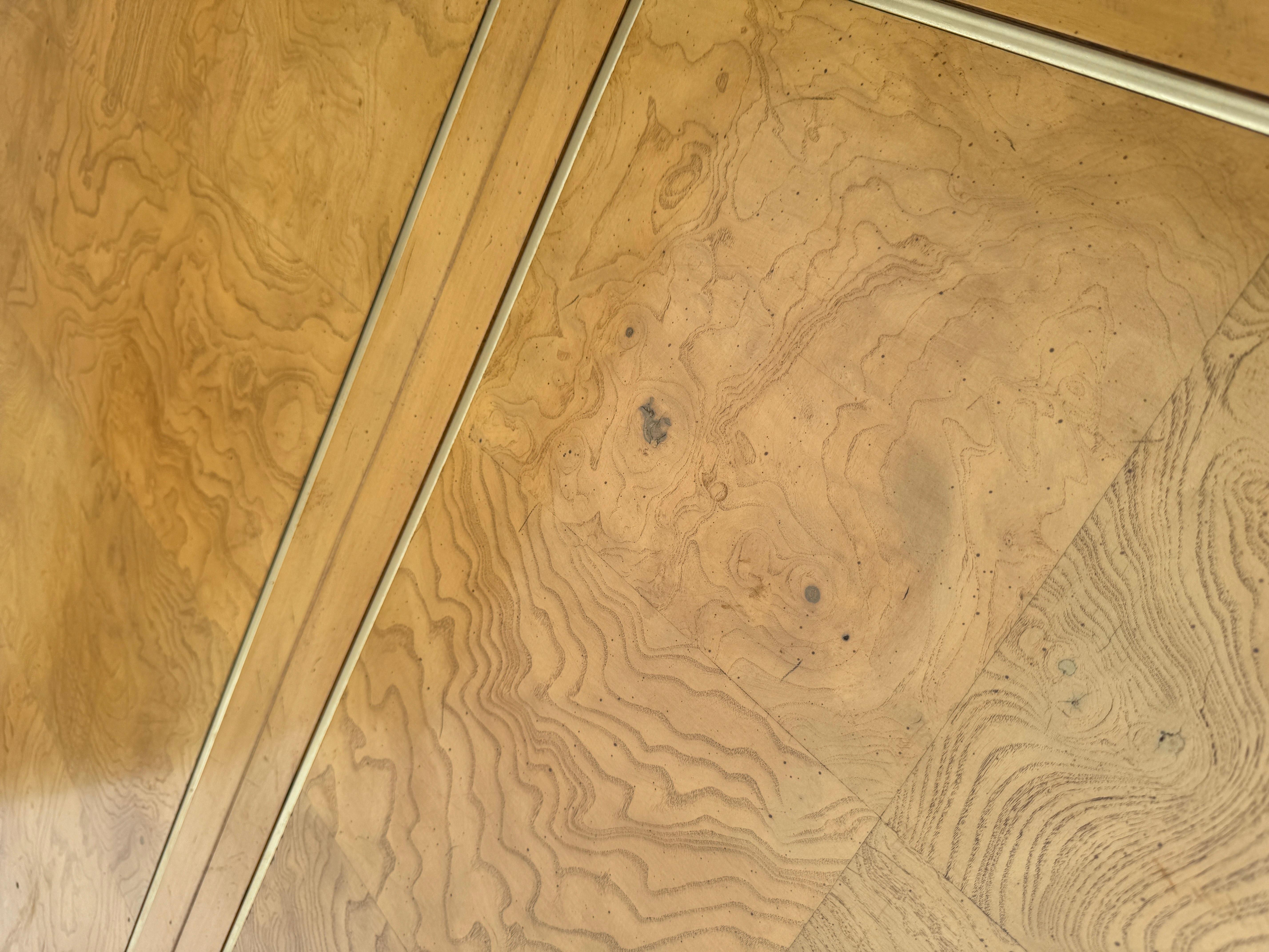 Mid- Century American of Martinsville Table de salle à manger Parsons en bois de ronce, avec abattant en vente 3