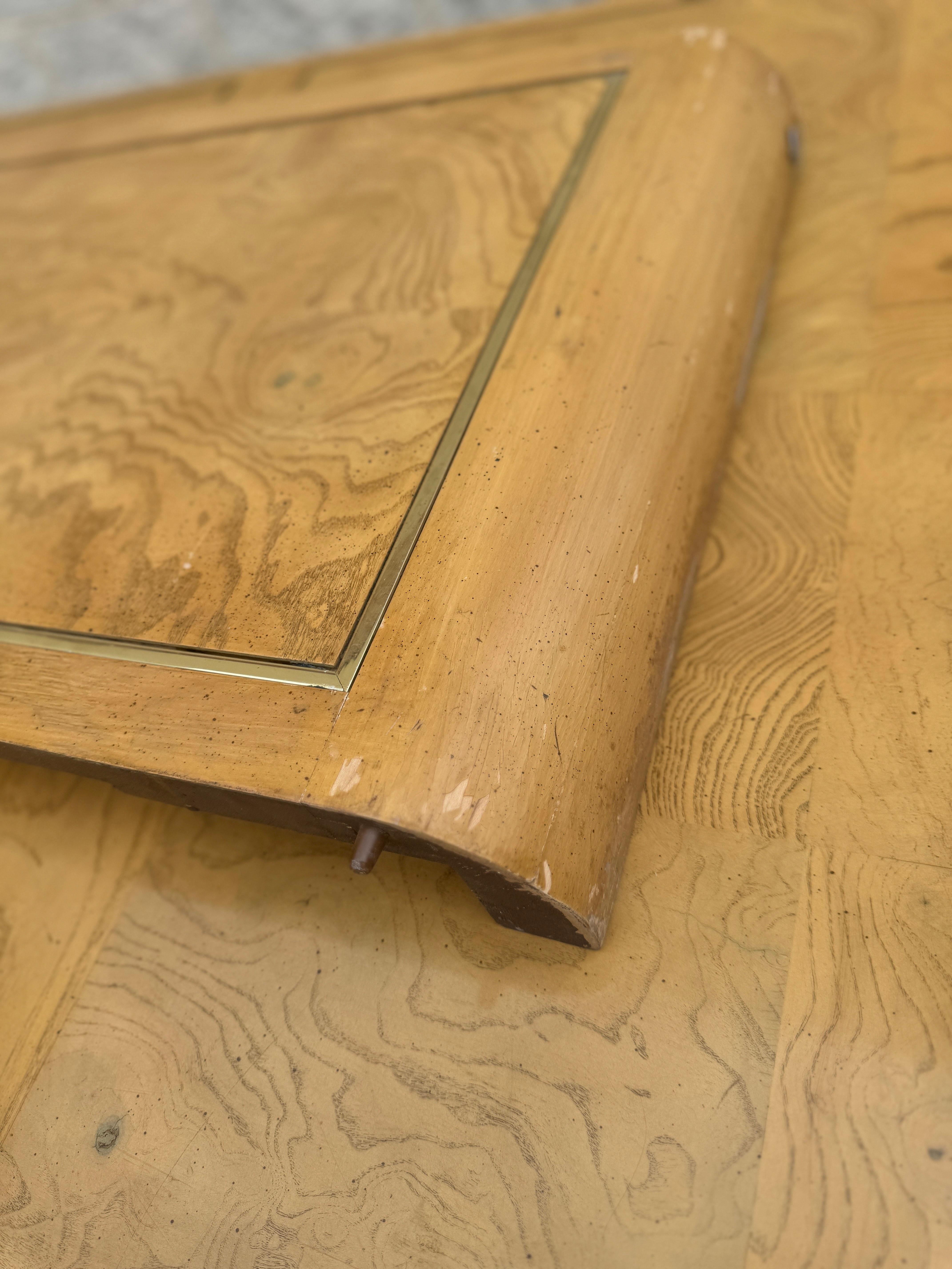 Mid- Century American of Martinsville Table de salle à manger Parsons en bois de ronce, avec abattant en vente 7