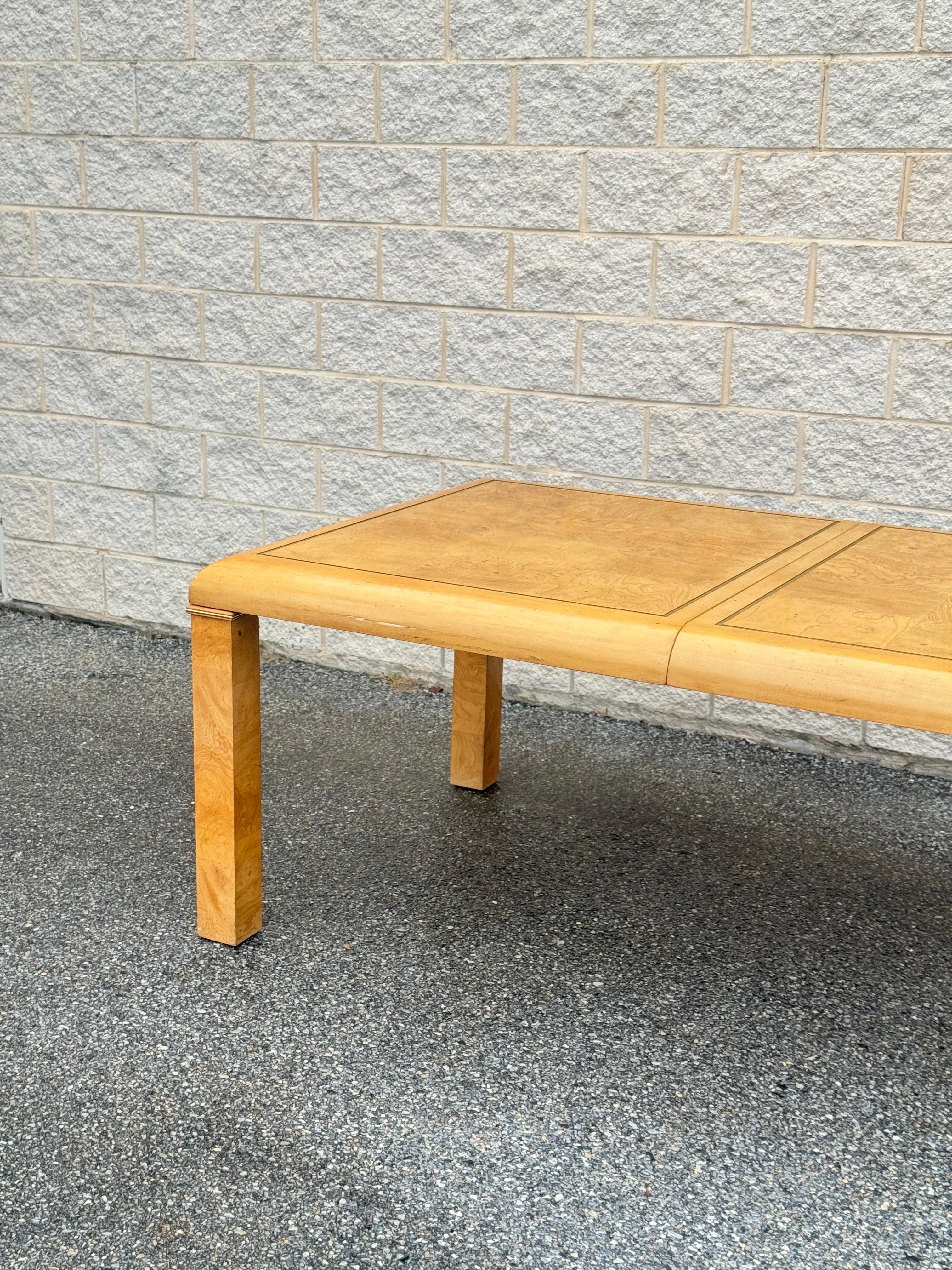 Mid-Century Modern Mid- Century American of Martinsville Table de salle à manger Parsons en bois de ronce, avec abattant en vente