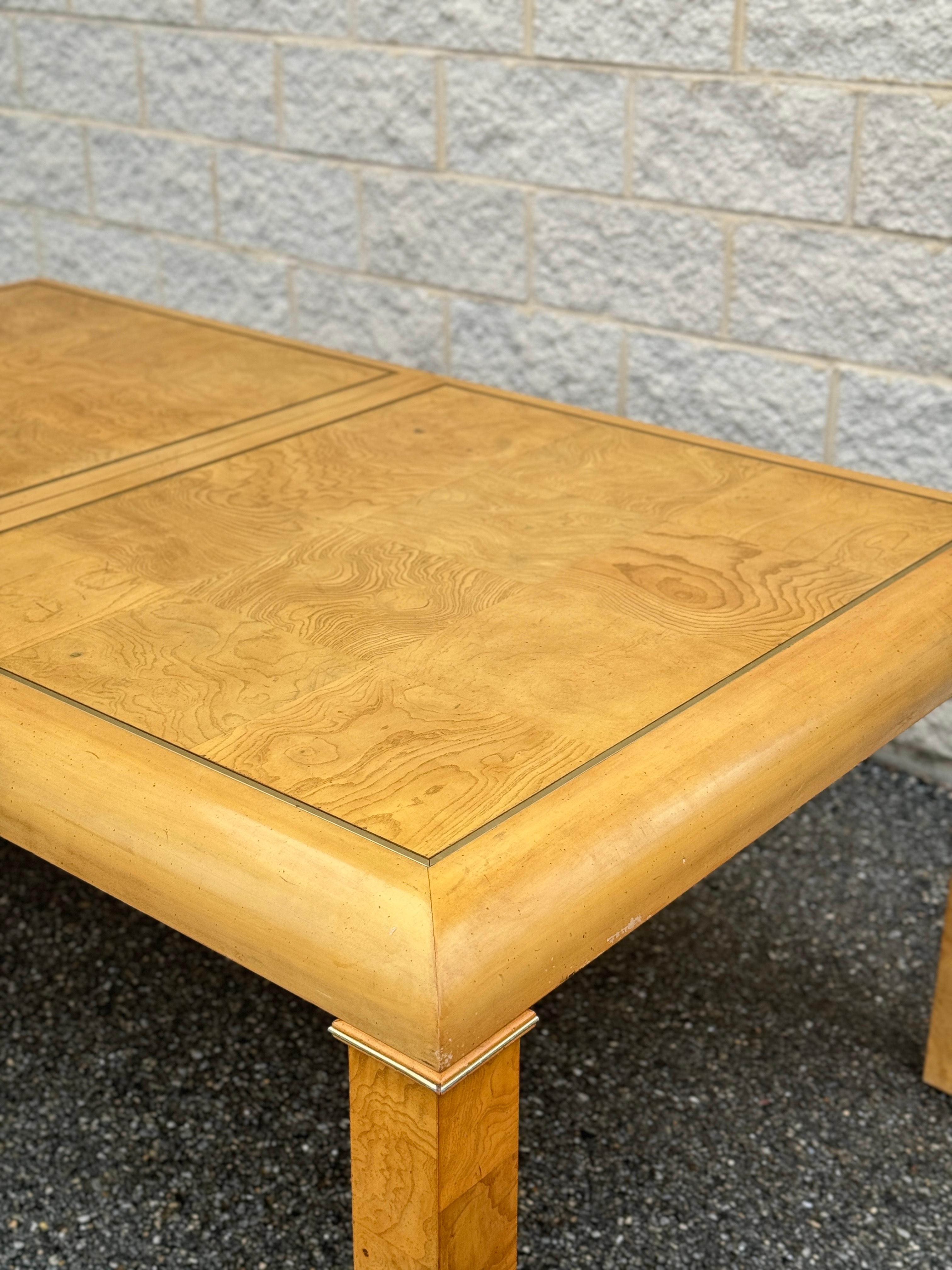 Mid- Century American of Martinsville Table de salle à manger Parsons en bois de ronce, avec abattant Bon état - En vente à Elkton, MD