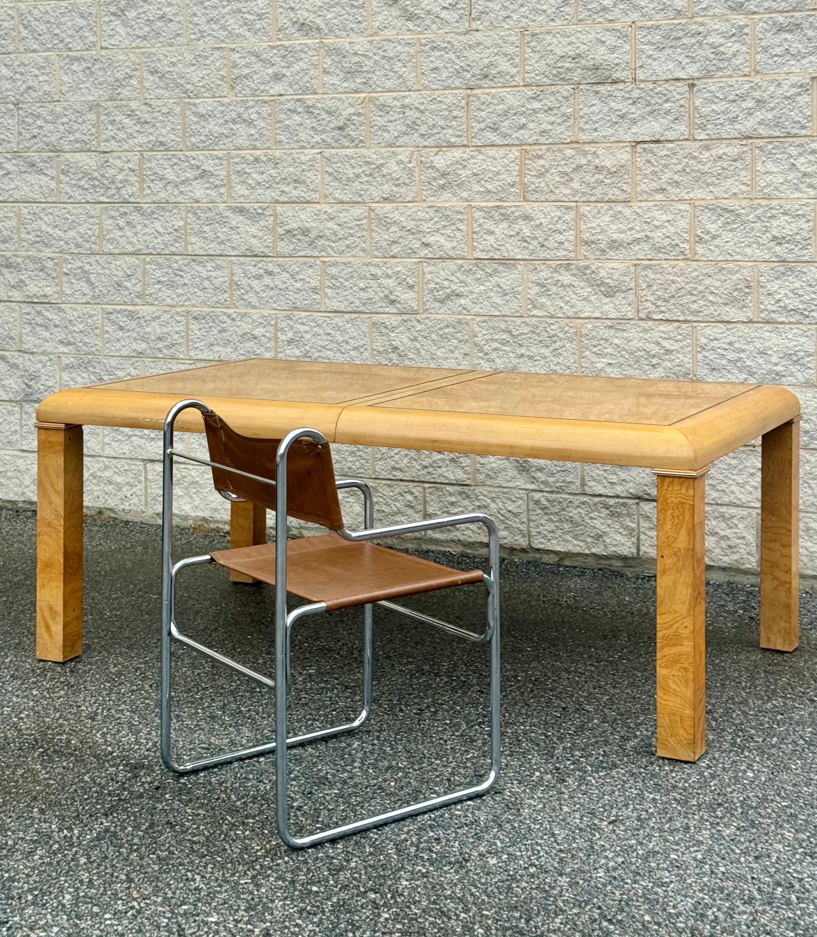 Fin du 20e siècle Mid- Century American of Martinsville Table de salle à manger Parsons en bois de ronce, avec abattant en vente