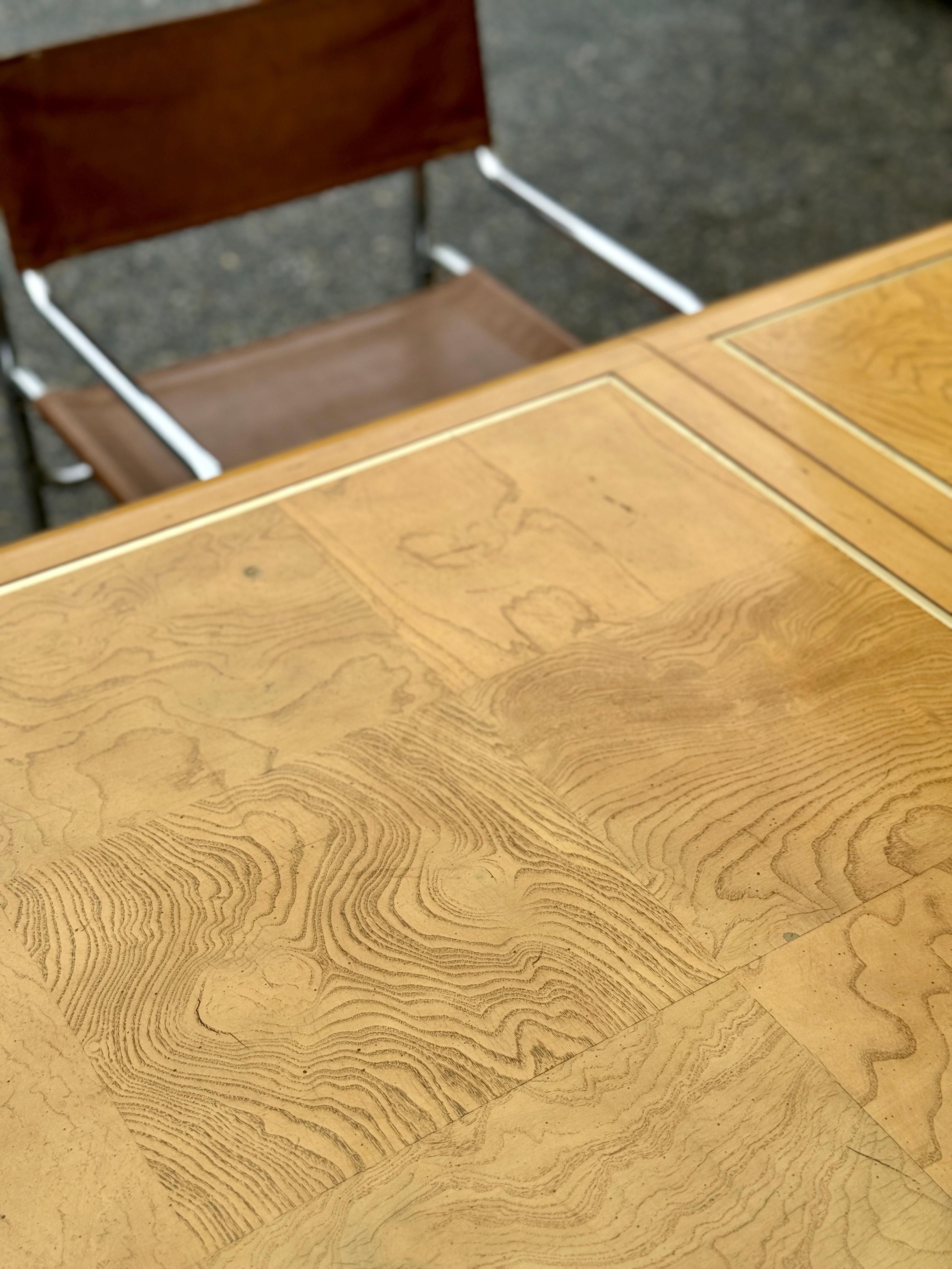 Mid- Century American of Martinsville Table de salle à manger Parsons en bois de ronce, avec abattant en vente 1