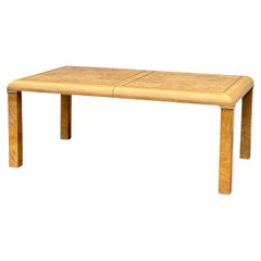 Mid- Century American of Martinsville Tavolo da pranzo Parsons in legno di radica con foglia