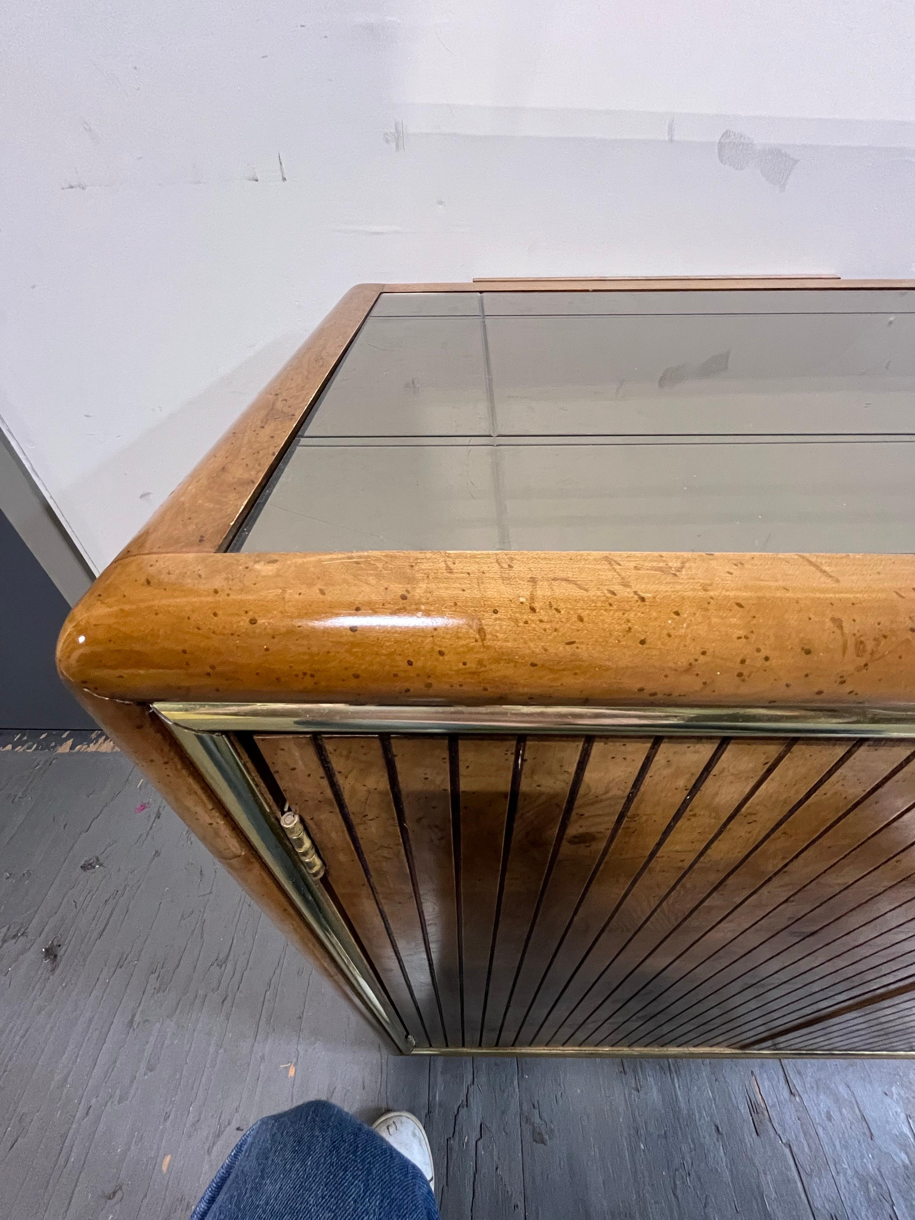 Fluted Buffet-Serviergeschirr, American of Martinsville, Mitte des Jahrhunderts (Messing) im Angebot