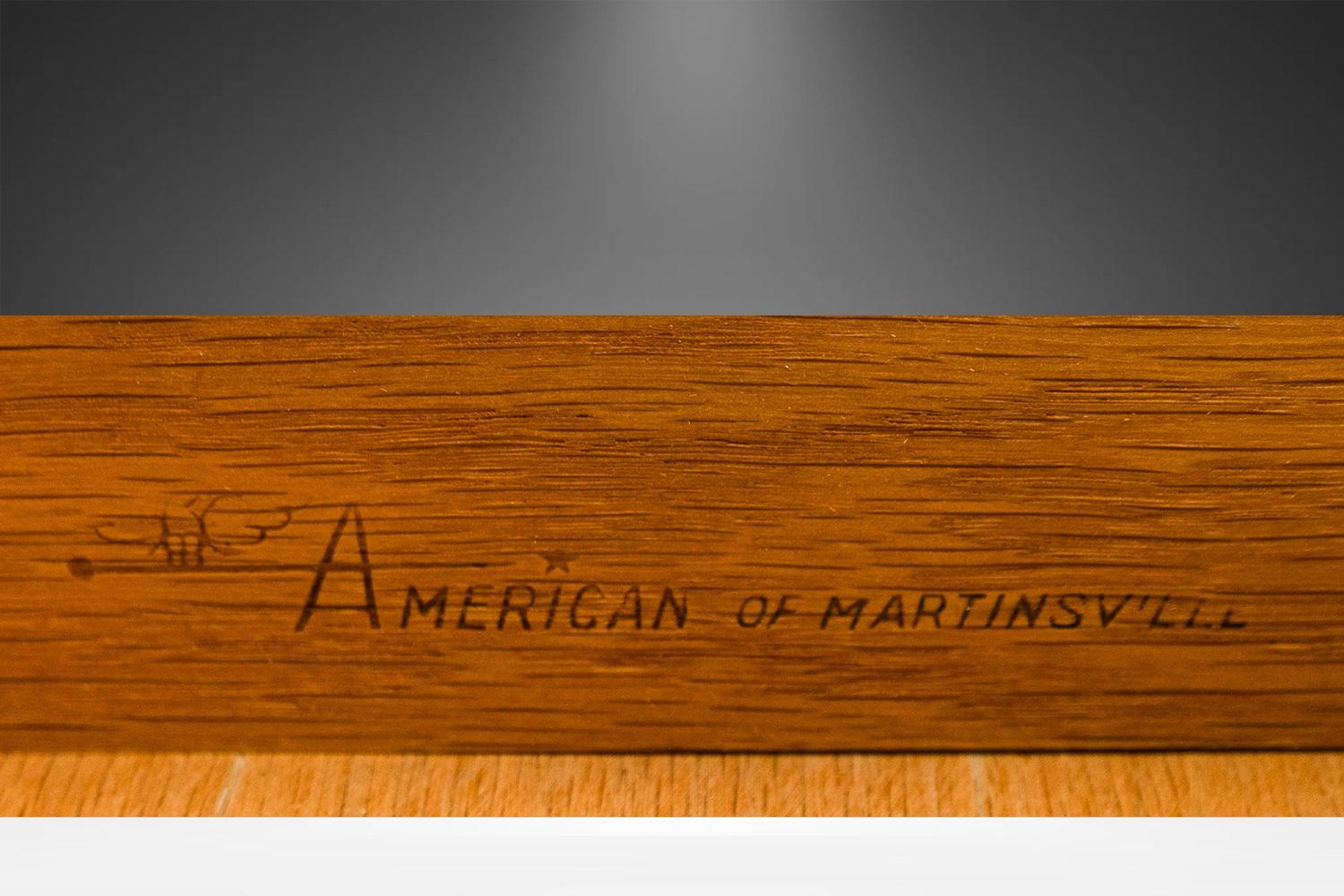Americano Comò in legno di noce di metà secolo American of Martinsville High Boy in vendita