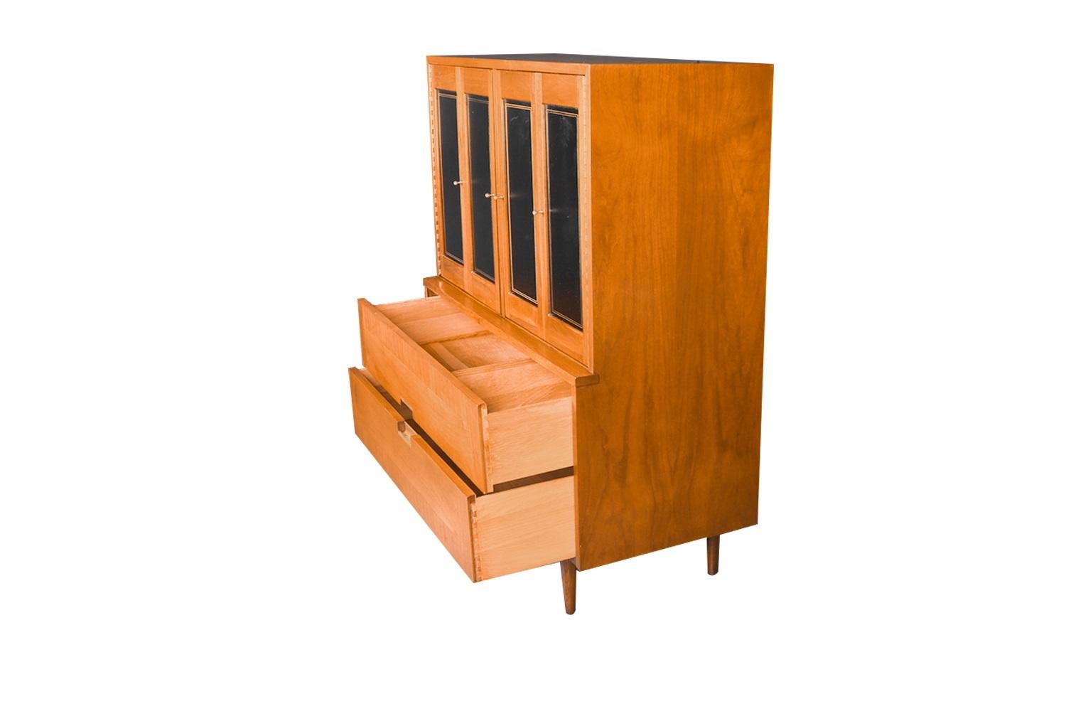 Mid Century American of Martinsville Highboy Dresser  For Sale 4