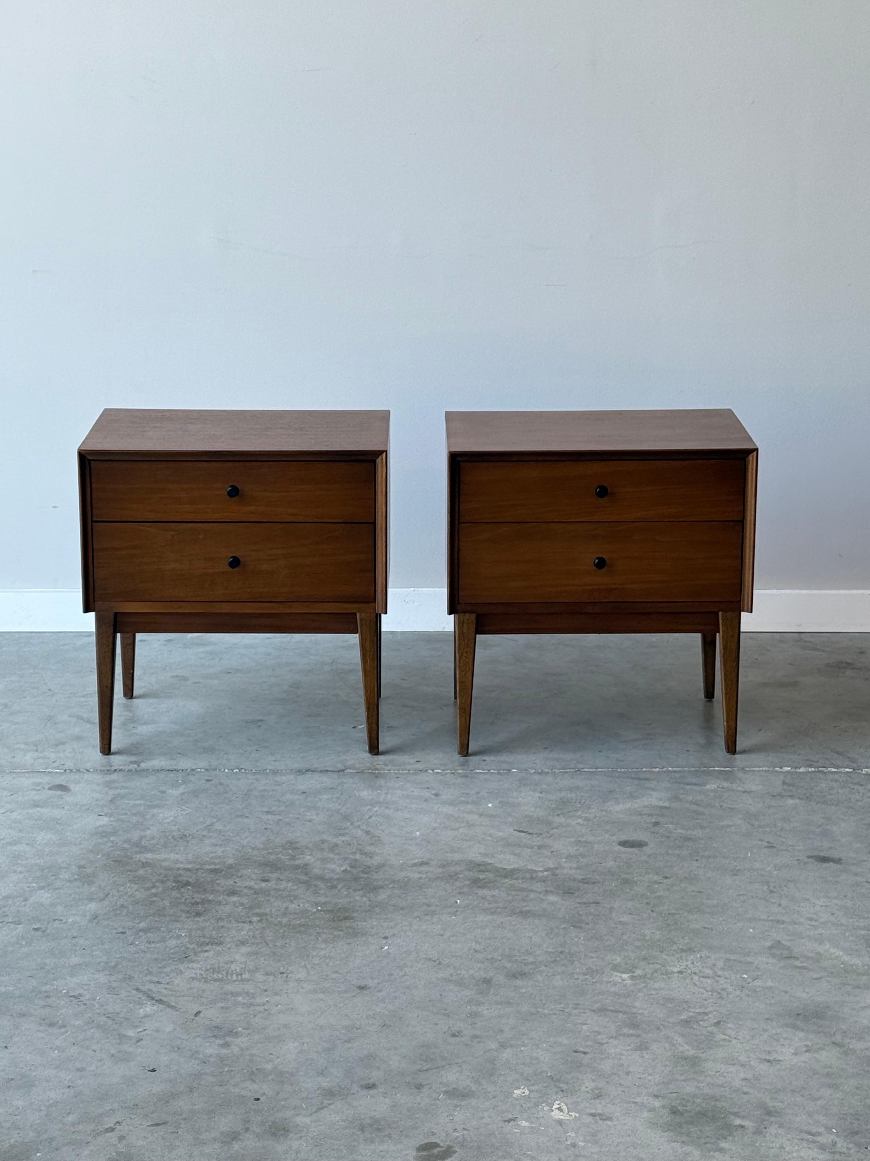 Mid-Century Modern Mid-Century American of Martinsville Nightstands - a Pair