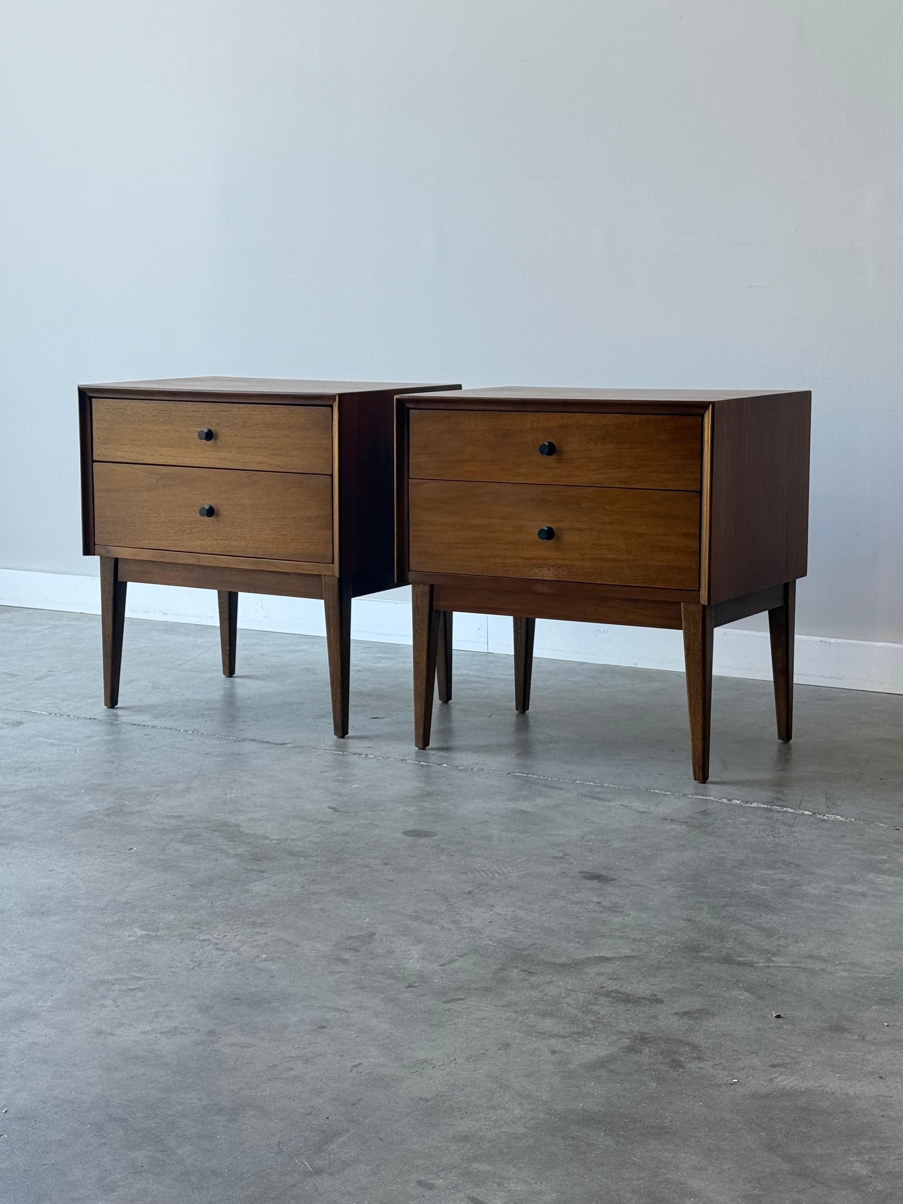 Mid-Century American of Martinsville Nightstands - a Pair In Good Condition In Raleigh, NC