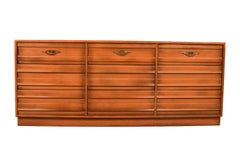 Mid Century American of Martinsville Nine Drawer Dresser with Butterfly Joints