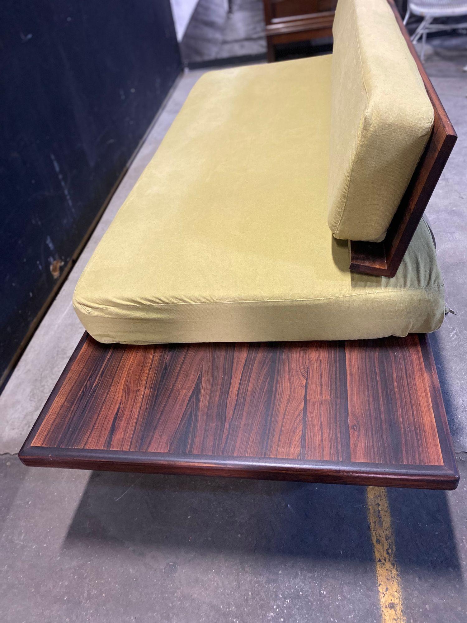 Mid Century American Rosewood Daybed im Angebot 5