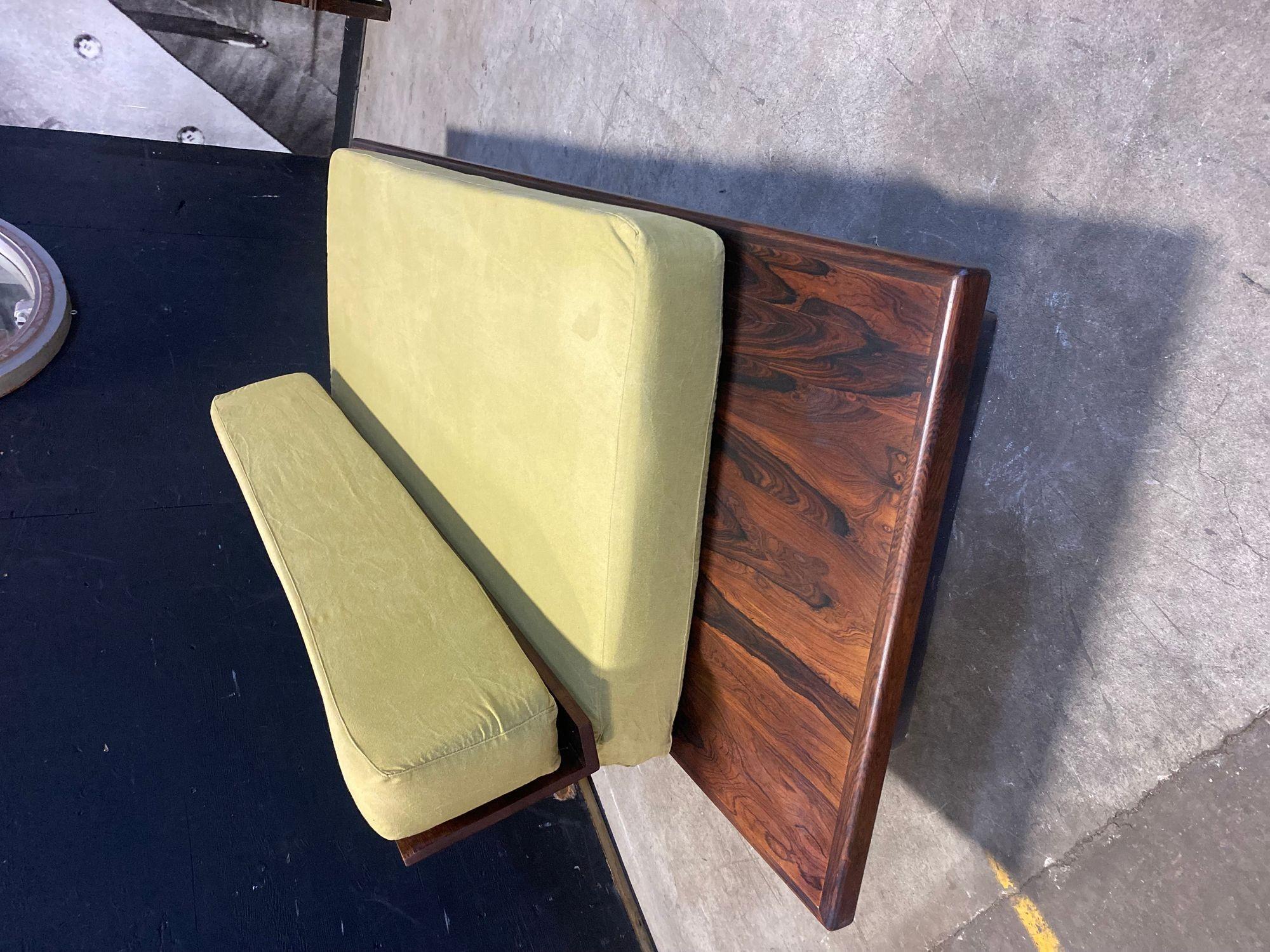 Mid Century American Rosewood Daybed (Mitte des 20. Jahrhunderts) im Angebot
