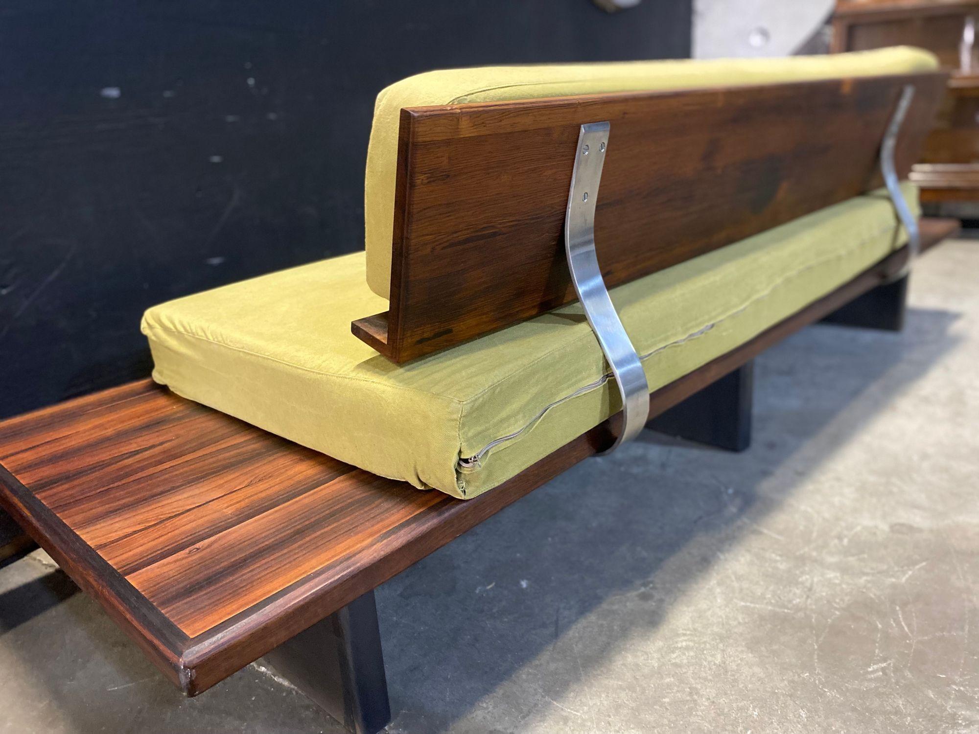 Mid Century American Rosewood Daybed im Angebot 3