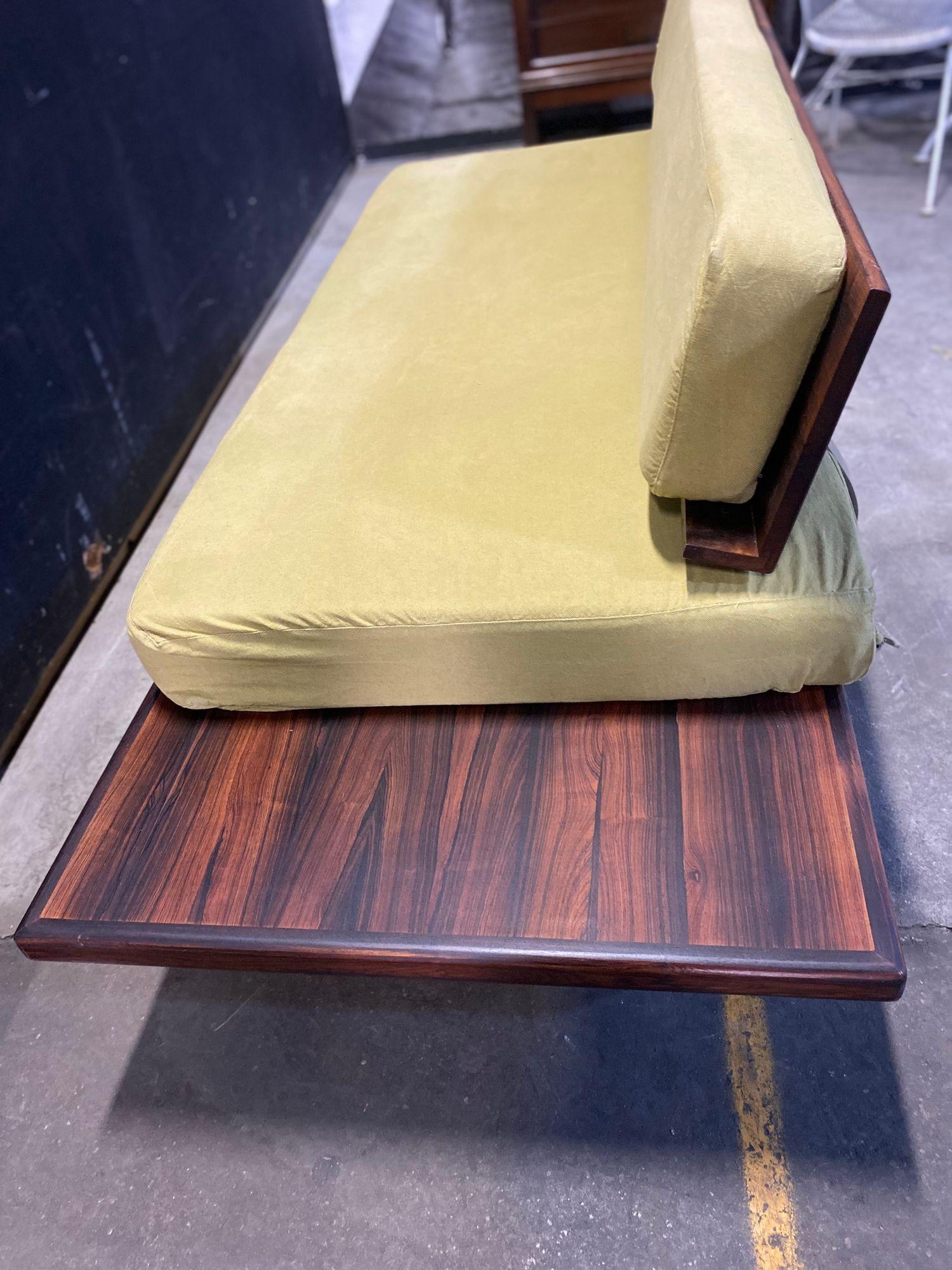 Mid Century American Rosewood Daybed im Angebot 4