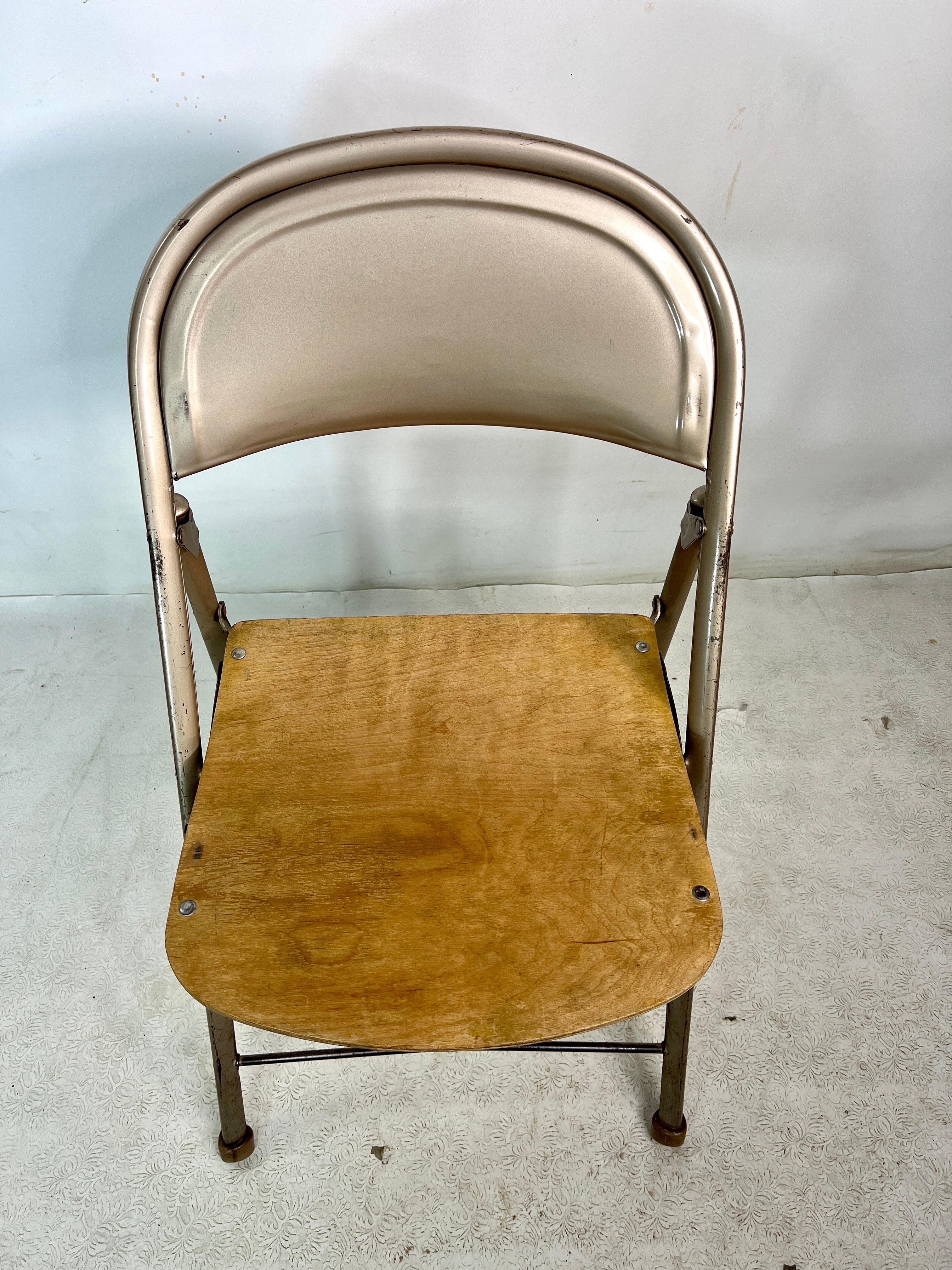 Mid-Century Modern Midcentury American Seating Metal Folding Chair Curved Plywood Seat For Sale