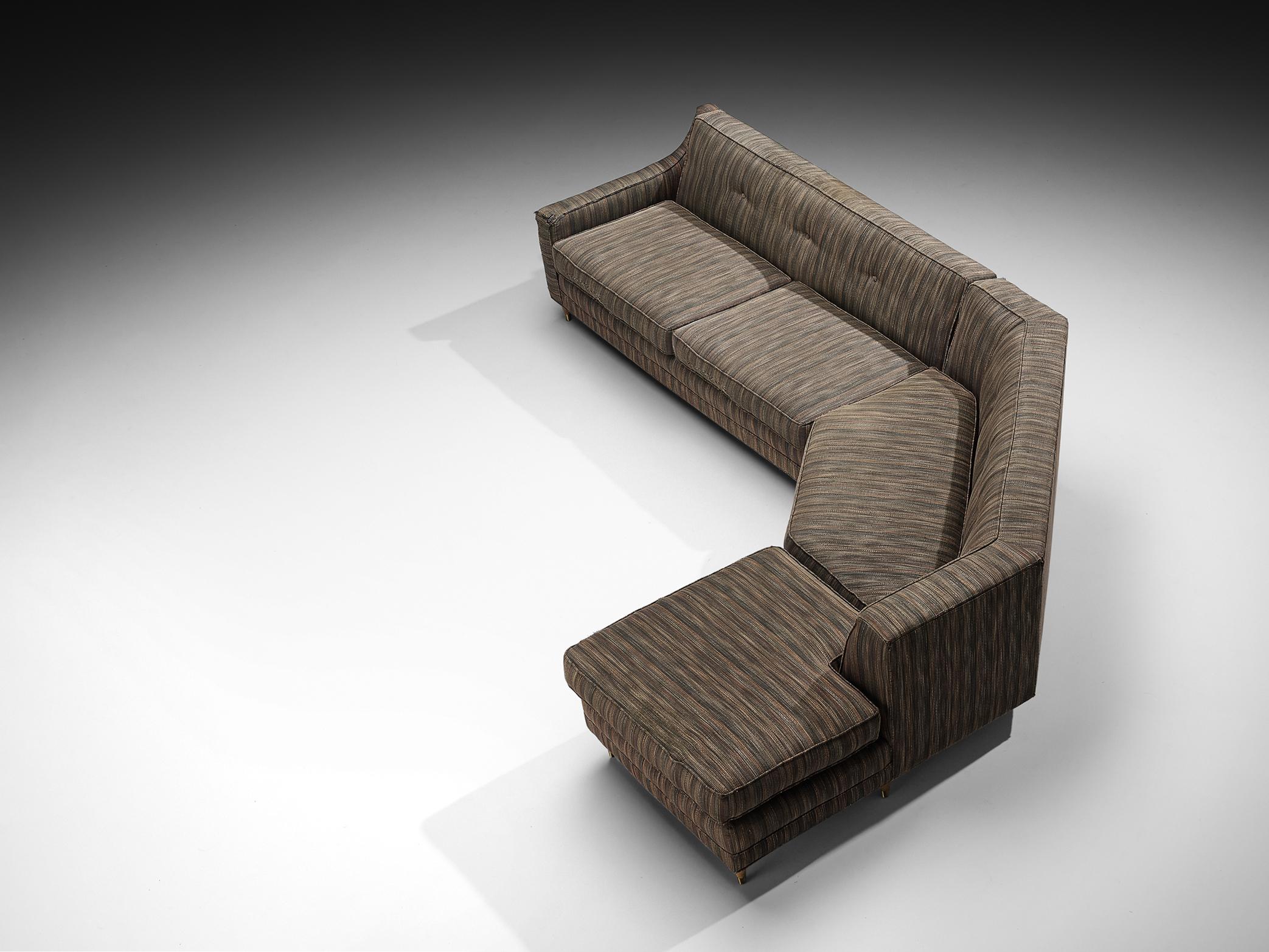 Canapé d'angle modulable, tissu, hêtre, laiton, États-Unis, années 1960

Ce canapé d'angle sectionnel est un modèle typique du milieu du siècle aux États-Unis, conçu dans la tradition de Harvey Probber et d'autres grands fabricants de meubles de