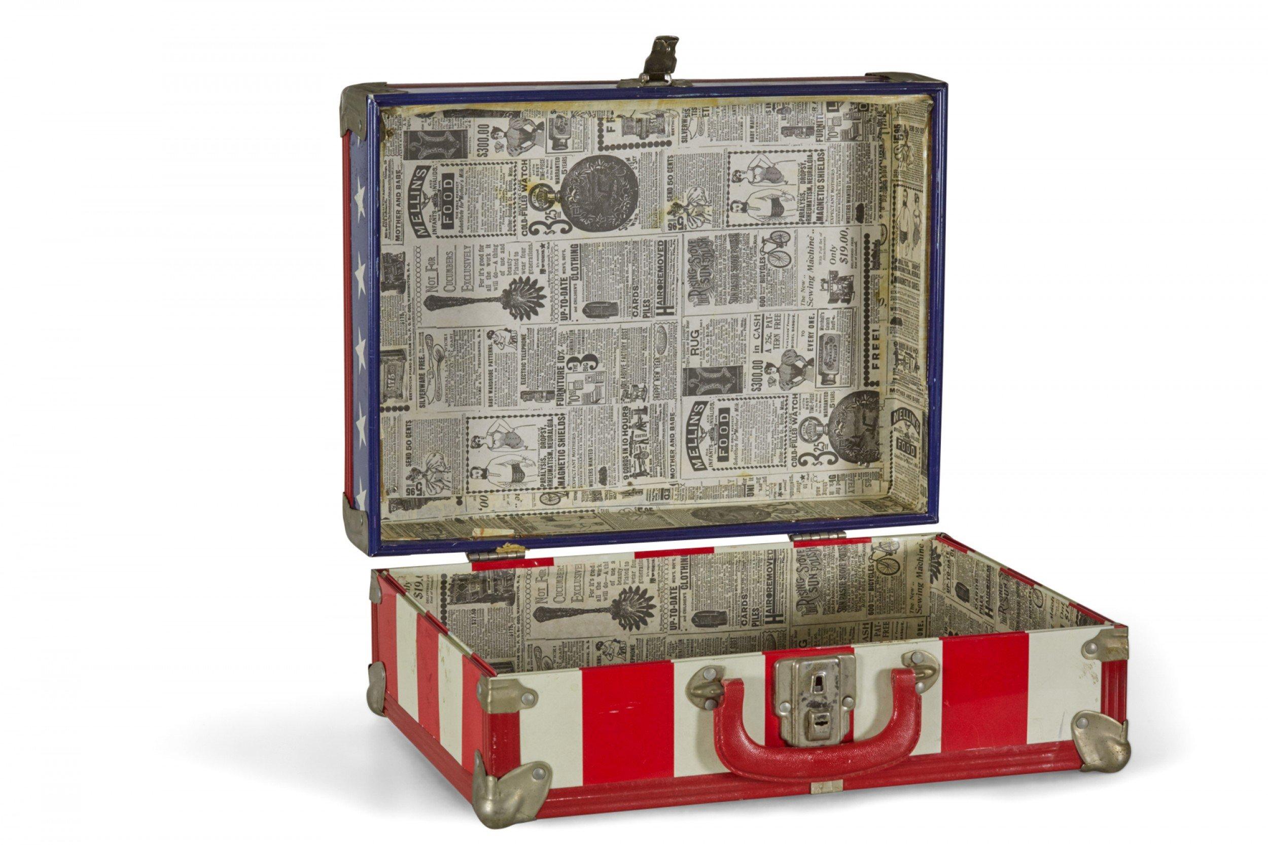 Kleiner amerikanischer Koffer mit rot-weiß-blauem Flaggenmotiv aus der Jahrhundertmitte im Angebot 5