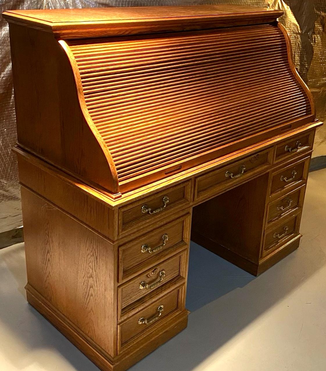 Large early 20th Century to Mid 20th Century American Solid Oak S Roll Top desk in very good vintage condition. Lot of storage.  Keys lock three drawers. Nice
and rare green marble working surface.
Measures 55.75
