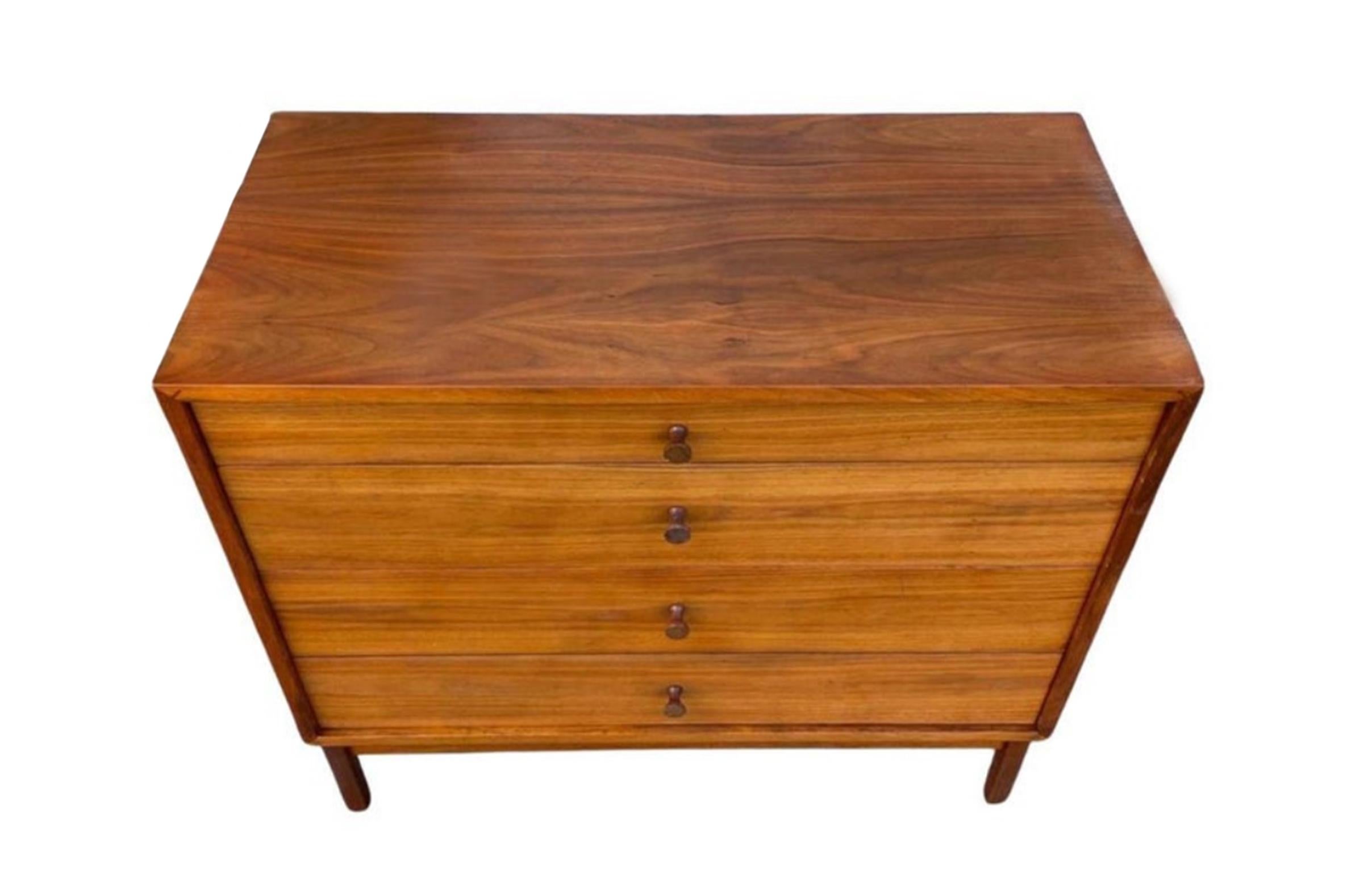 Midcentury American Studio craft Richard Artschwager walnut 4 drawer dresser. Good vintage condition with solid walnut round tapered knobs. clean inside and out. circa 1960 made in NYC. Located in Brooklyn NYC.
