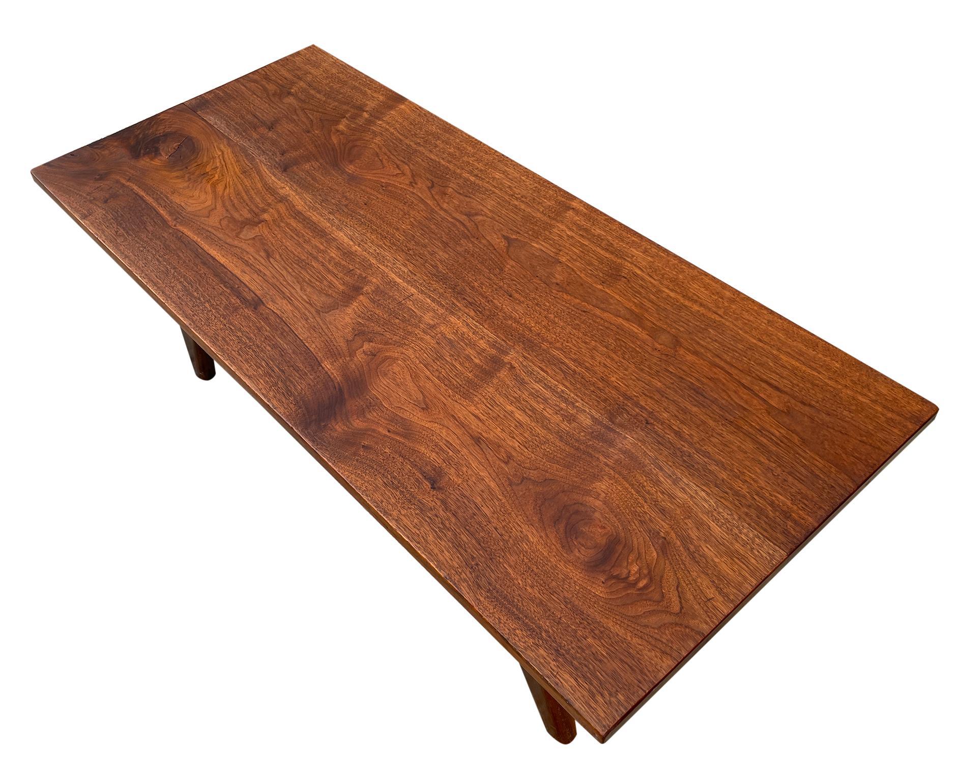 Américain Banc ou table basse 4' en noyer noir massif de Mid Century American Studio Craft en vente