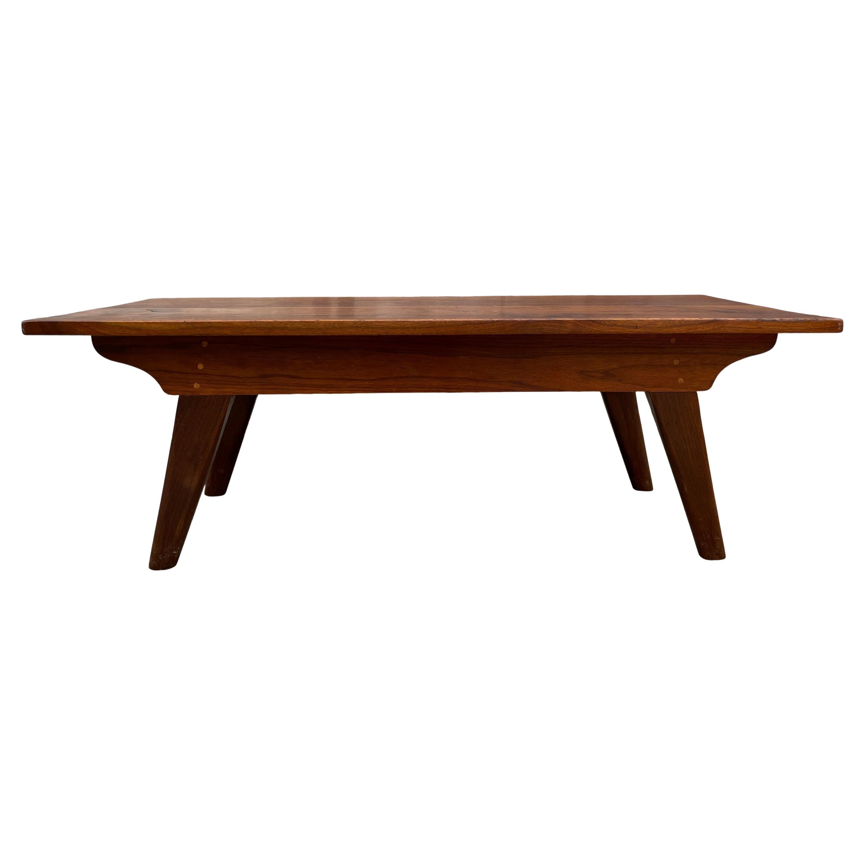 Banc ou table basse 4' en noyer noir massif de Mid Century American Studio Craft