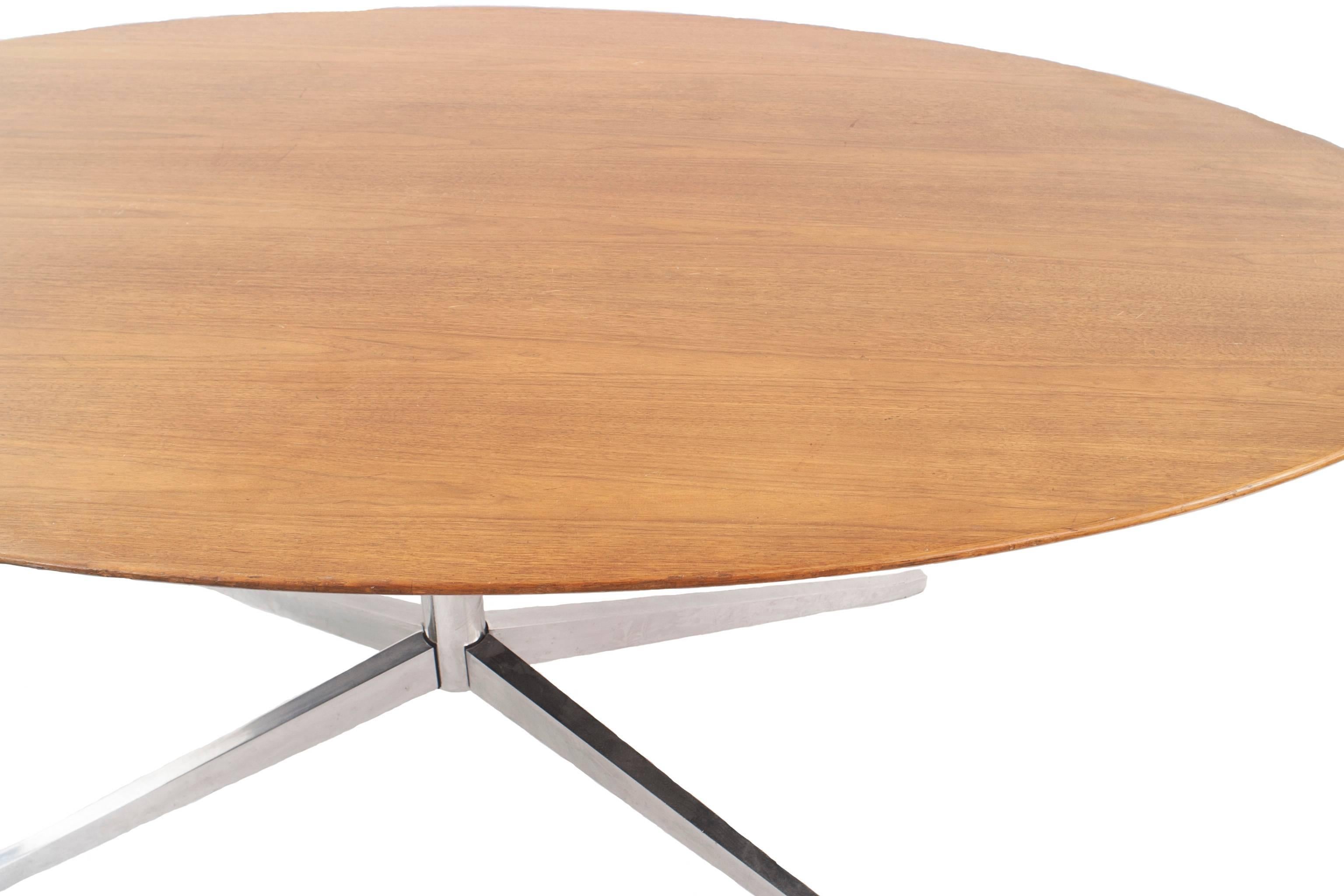 Midcentury American teak oval dining table supported with a silver metal pedestal base (Florence Knoll).


In creating the revolutionary Knoll Planning Unit, Florence Knoll defined the standard for the modern corporate interiors of post-war America.