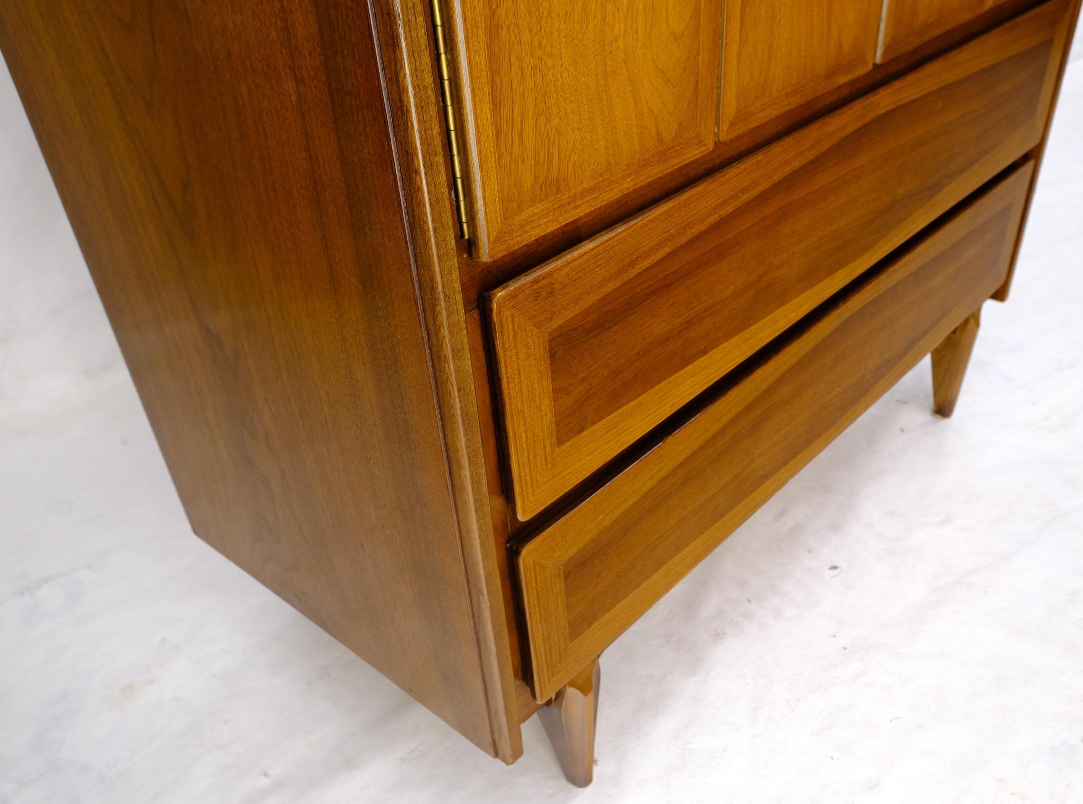 Mid Century American Walnut Gentleman's Chest Dresser w/ Two Doors Compartment For Sale 7