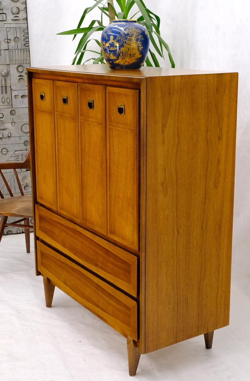 Mid Century American Walnut Gentleman's Chest Dresser w/ Two Doors Compartment For Sale 9
