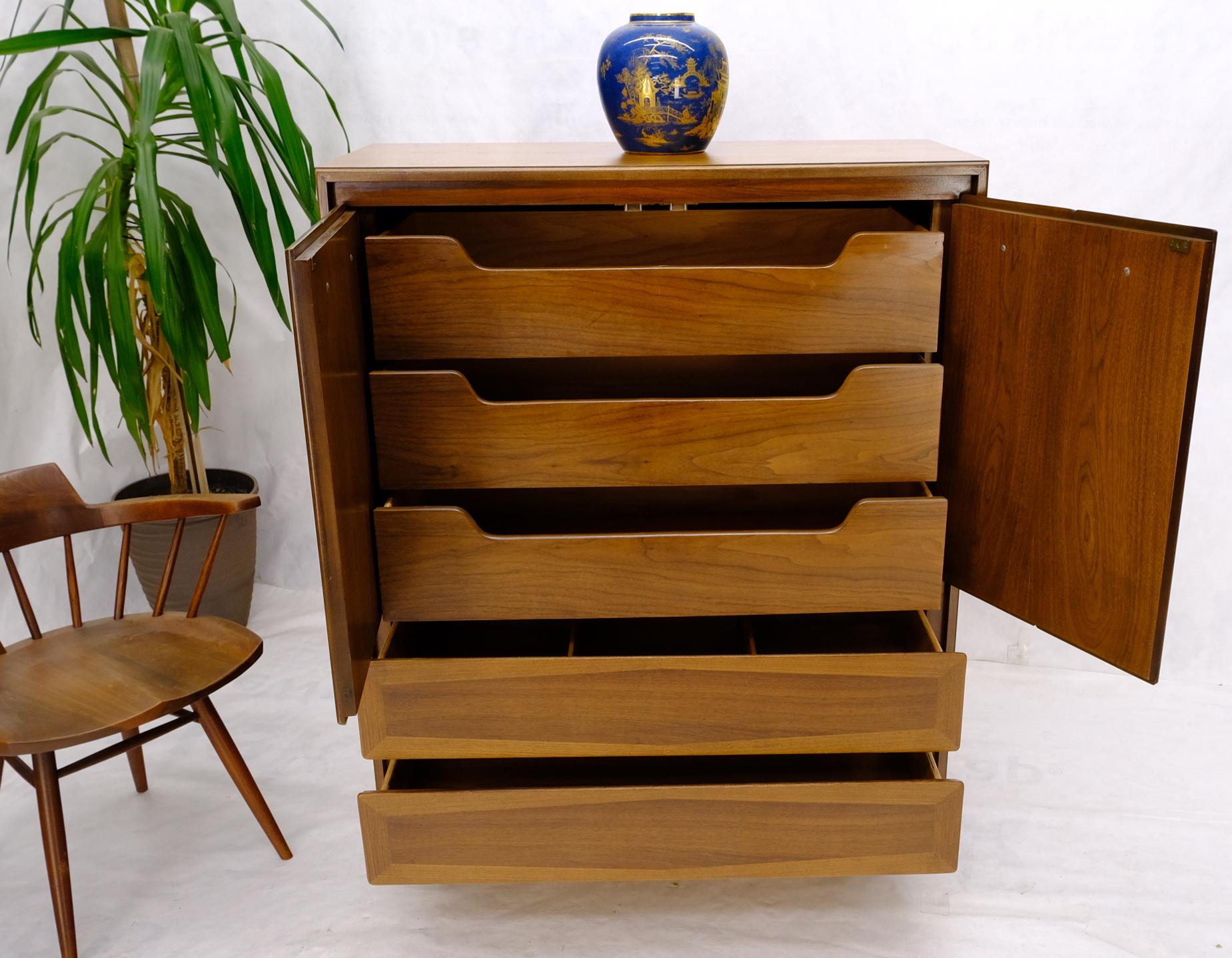 Mid Century American Walnut Gentleman's Chest Dresser w/ Two Doors Compartment For Sale 2