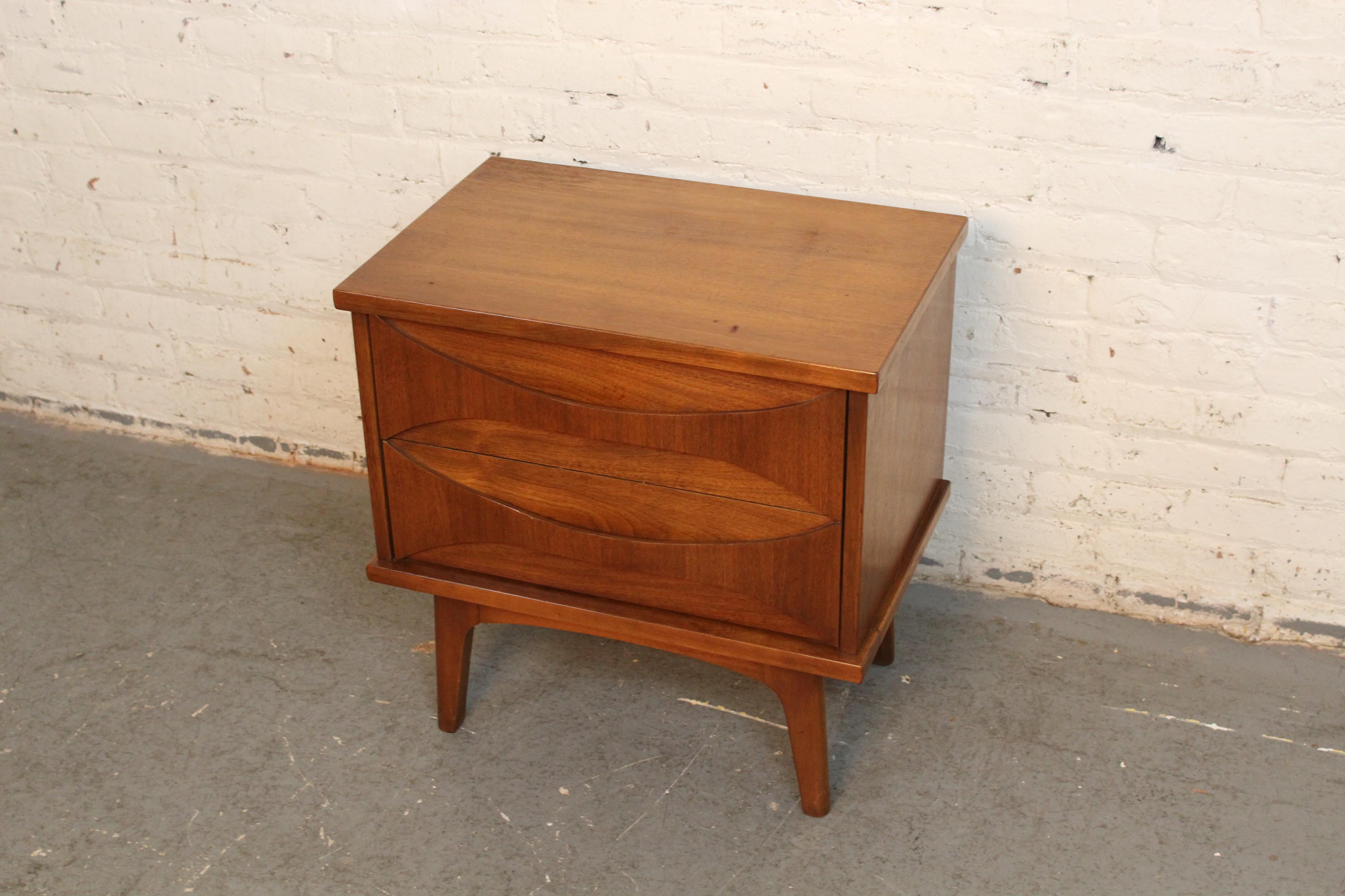 Mid-Century Modern Mid-Century American Walnut Nightstand by United Furniture Corp. For Sale