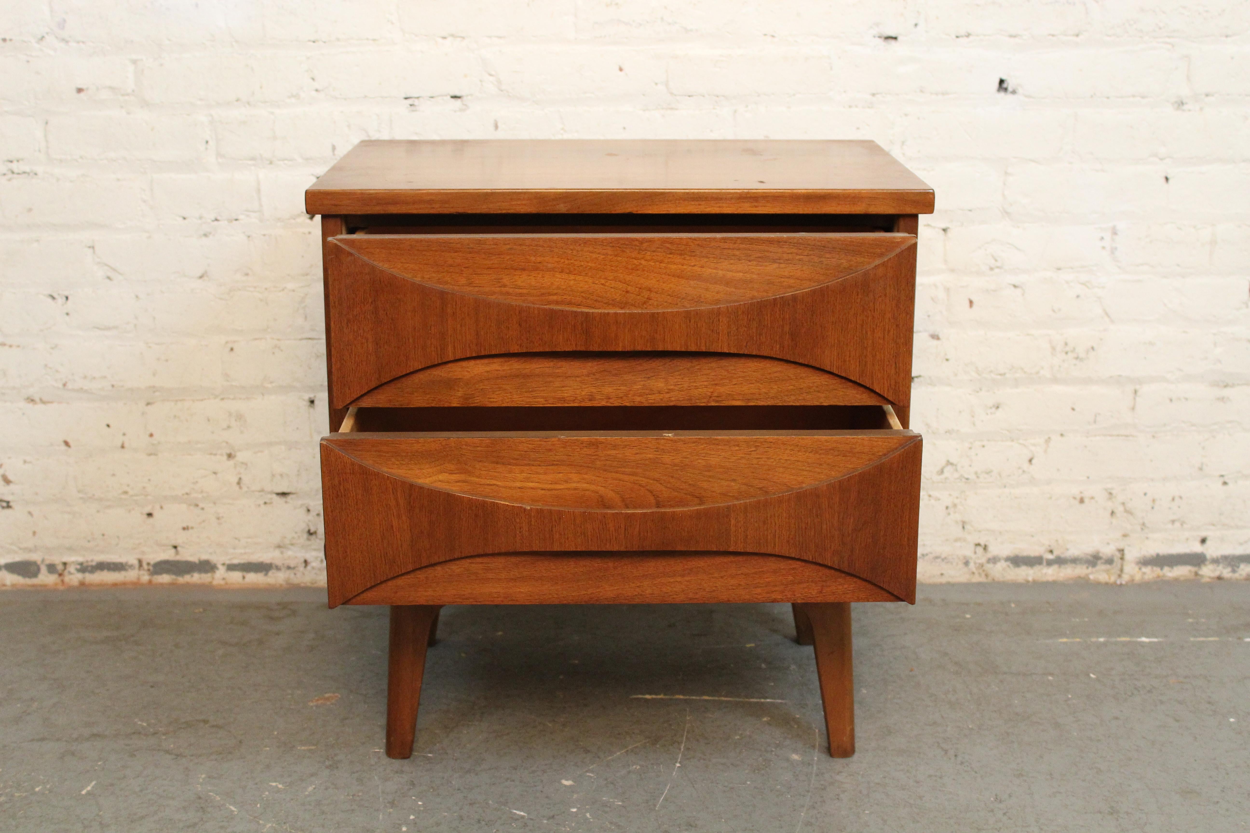 Mid-Century American Walnut Nightstand by United Furniture Corp. For Sale 1