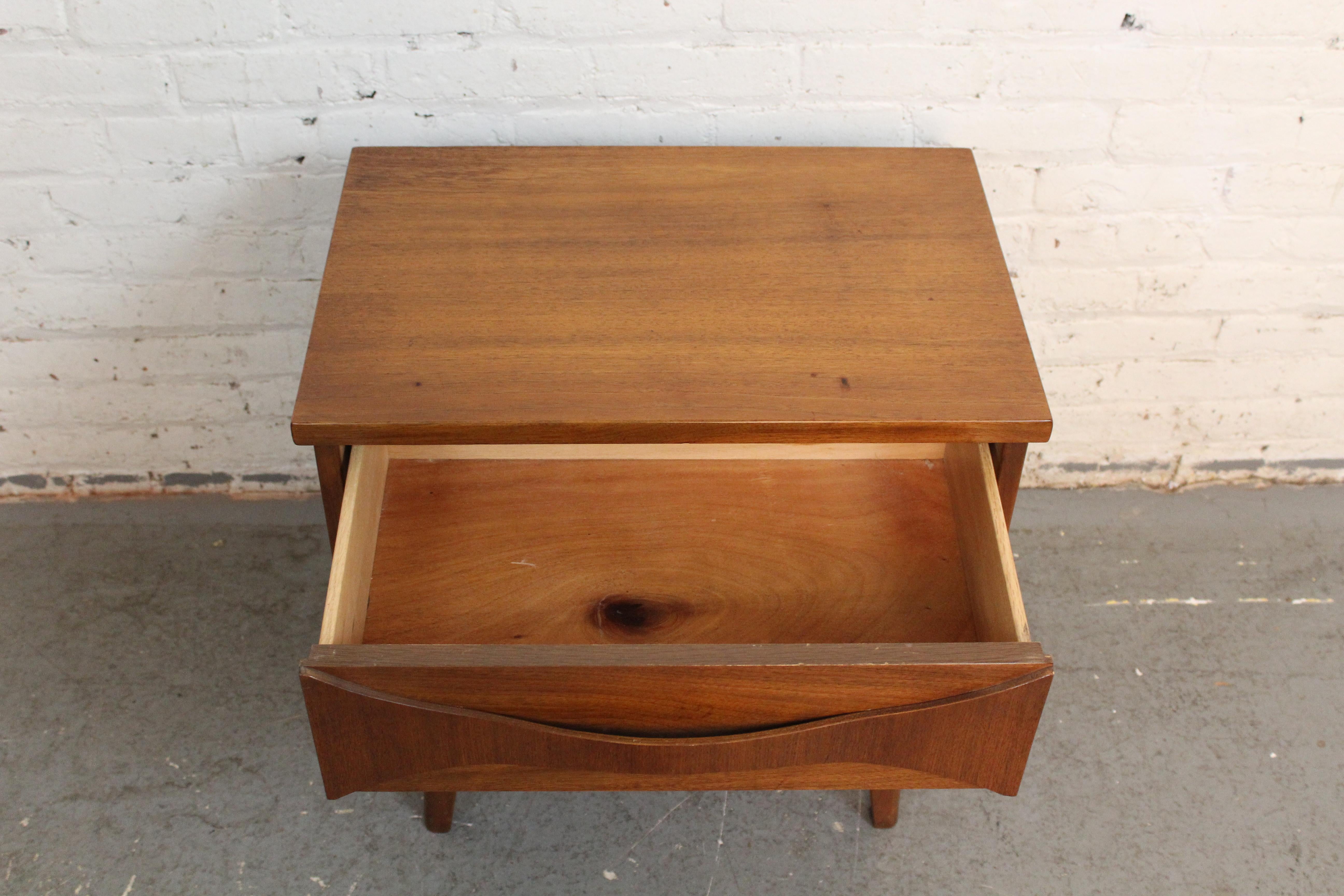 Mid-Century American Walnut Nightstand by United Furniture Corp. For Sale 2