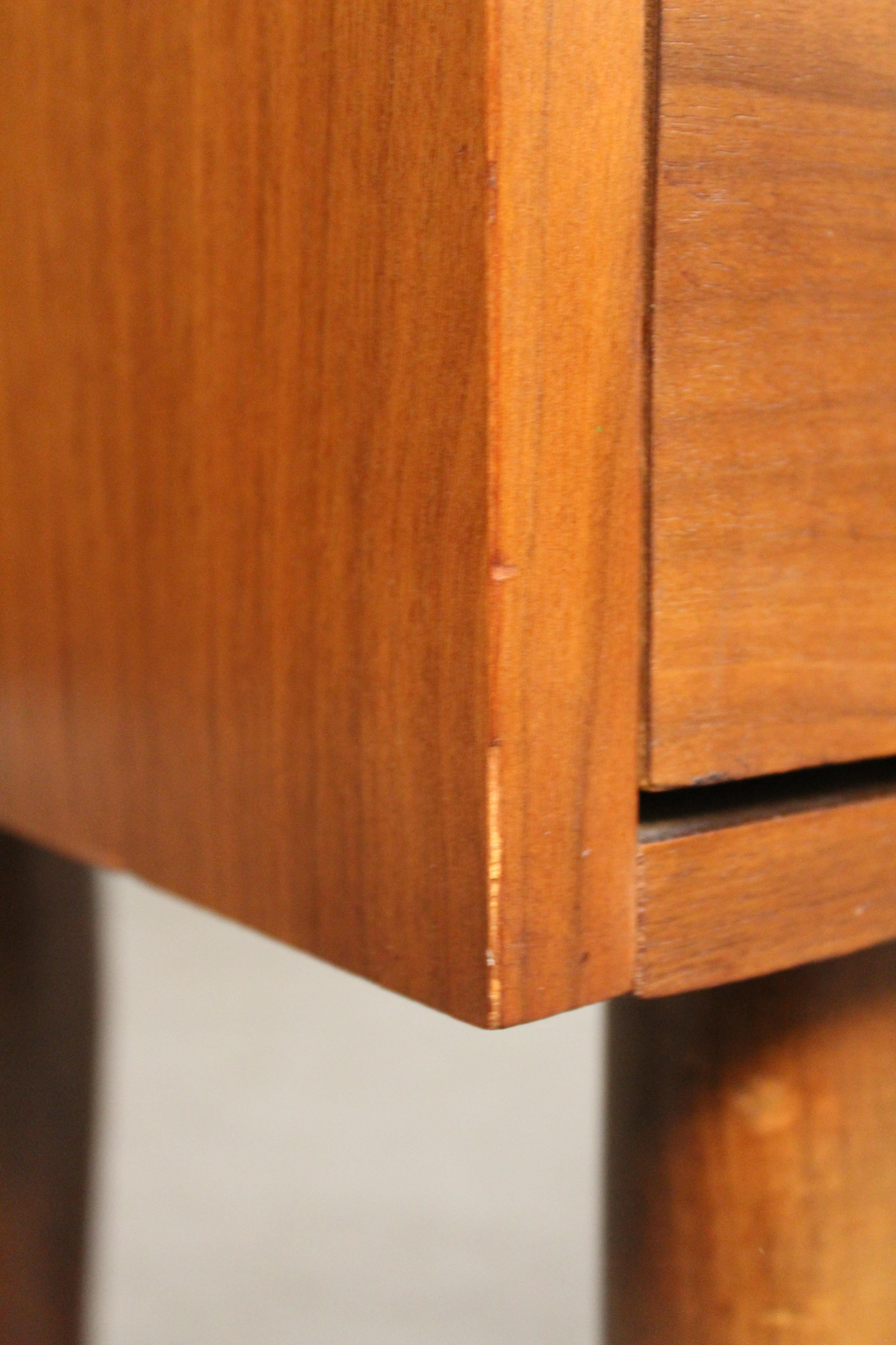 Mid-Century American Walnut Nightstands by Harmony House For Sale 6