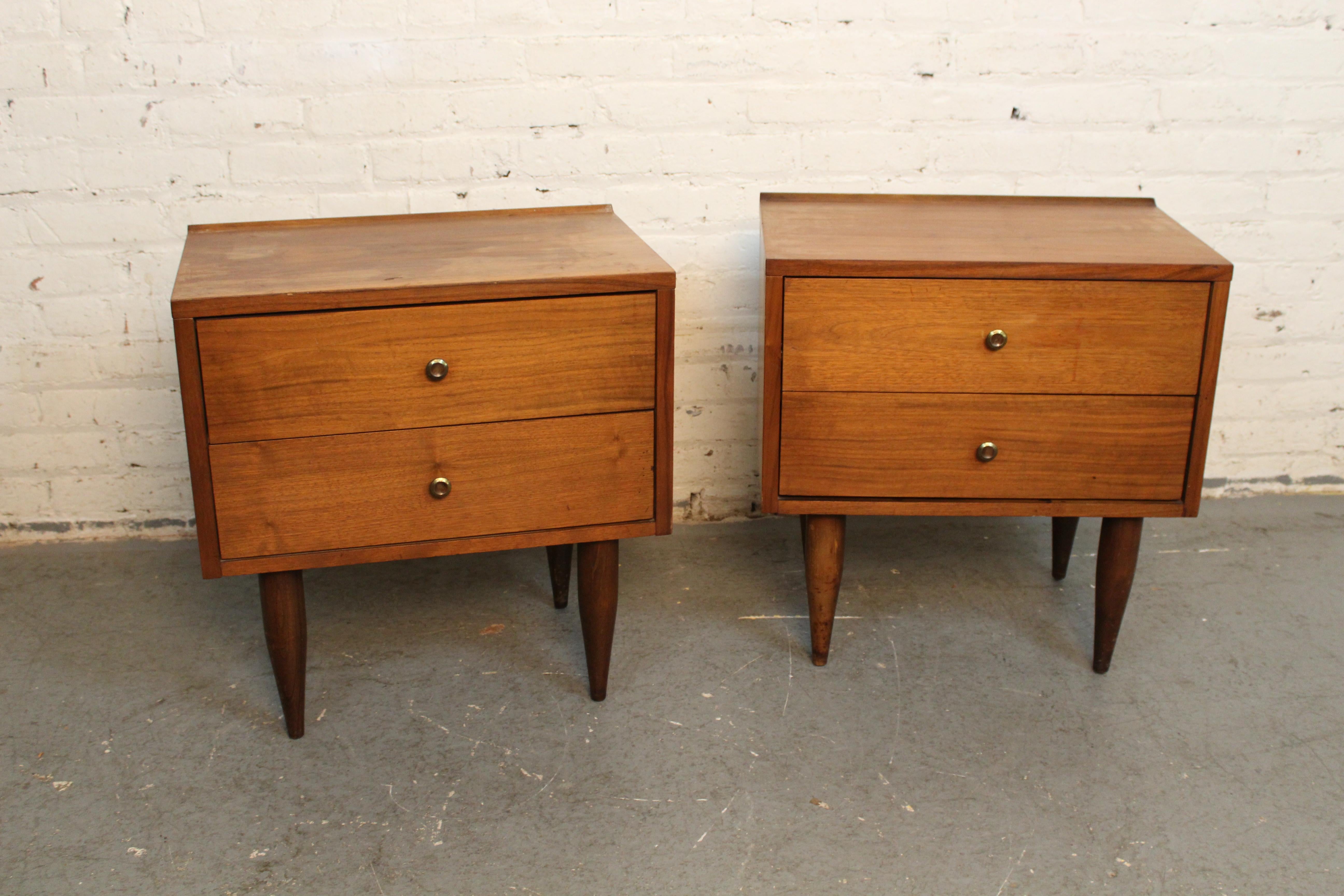 Mid-Century American Walnut Nightstands by Harmony House For Sale 7