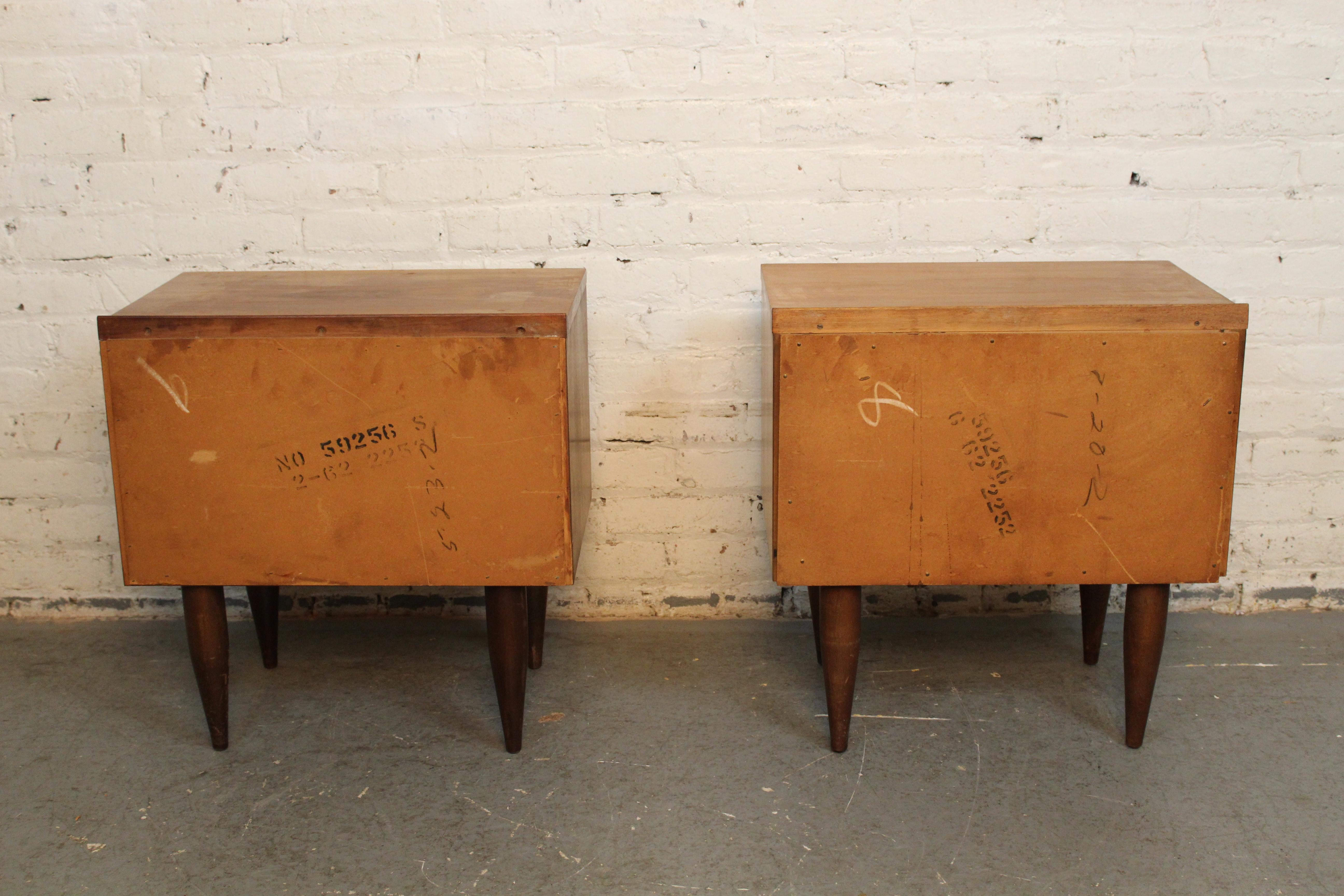 Turned Mid-Century American Walnut Nightstands by Harmony House For Sale