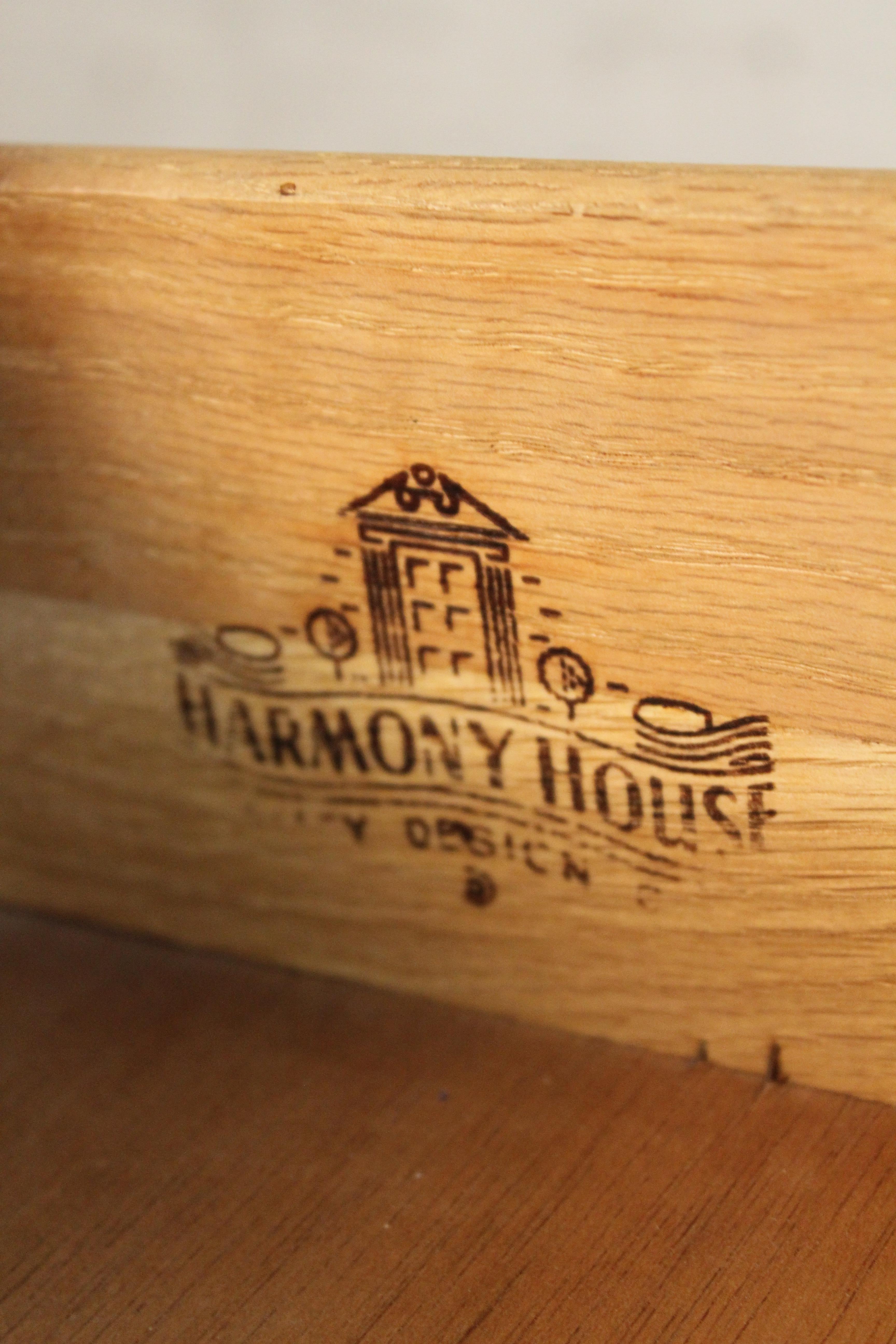 Comodini in noce americano di metà secolo di Harmony House in vendita 1