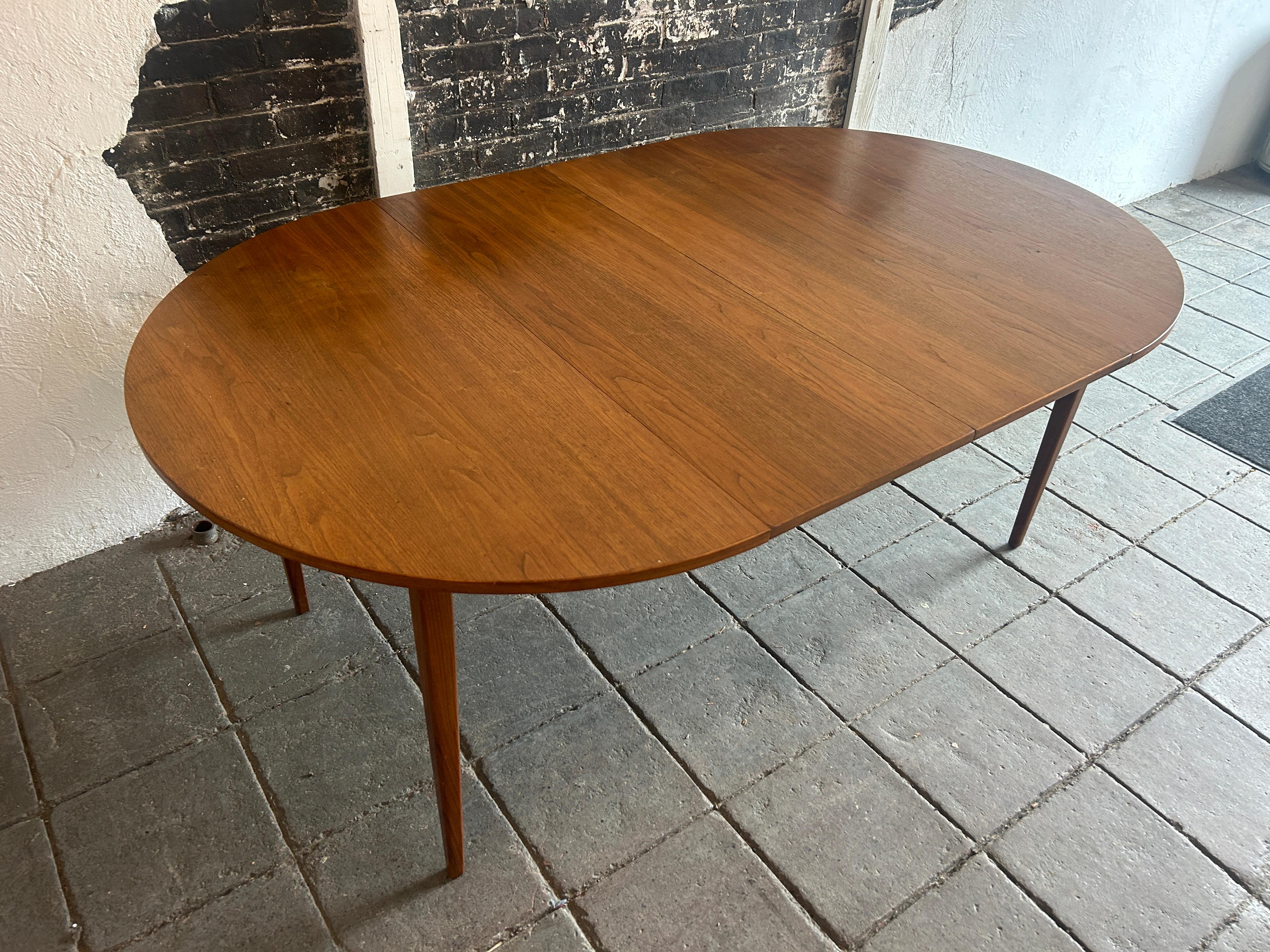 Mid century American walnut round dining table with 2 leaves  3