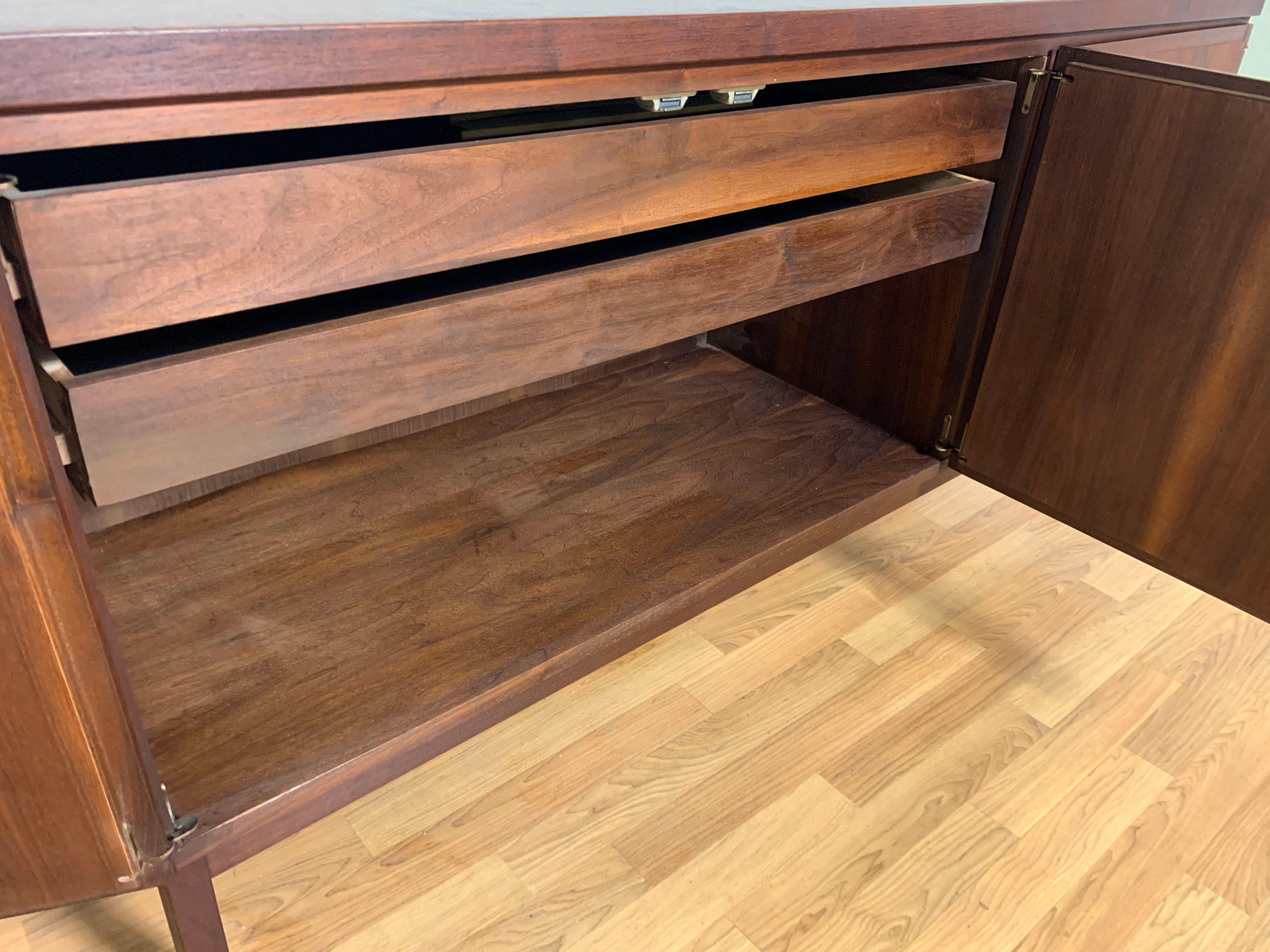 Mid-Century American Walnut Sideboard or Media Cabinet, Circa 1960s 7