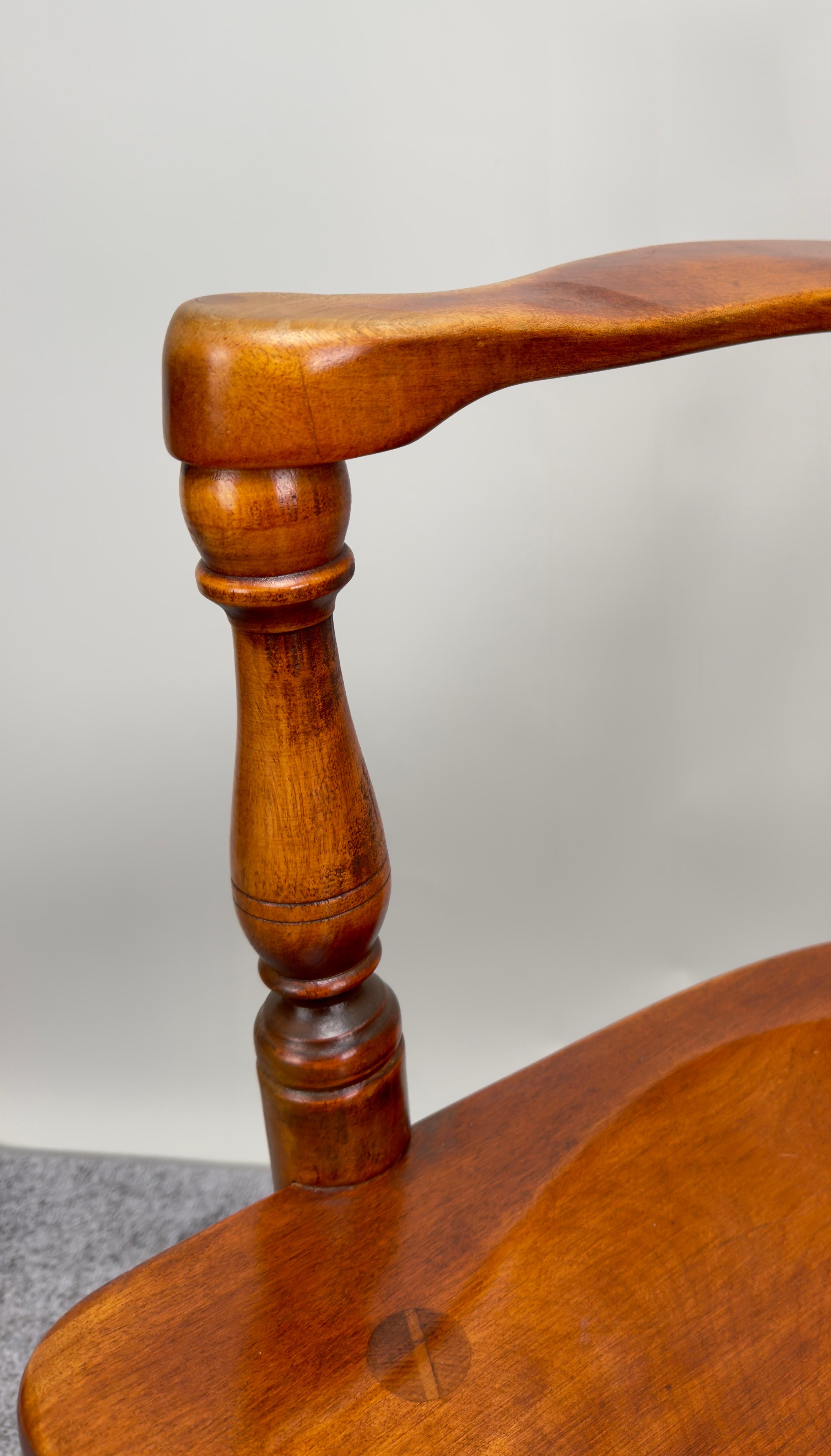 Chaise, fauteuil en bois d'érable sculpté Americana Mid-Century  en vente 3