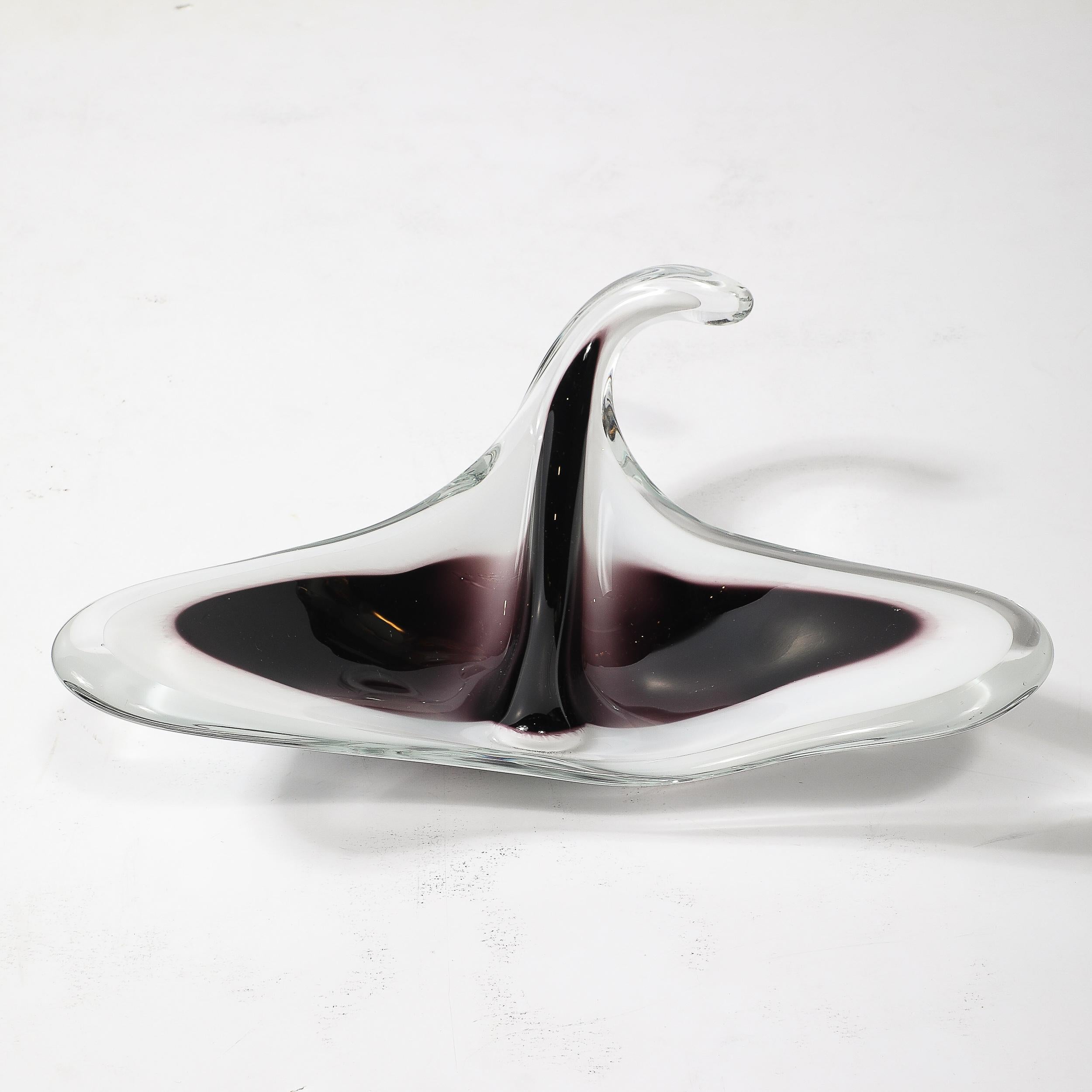 Mid-Century Modern Bol en verre organique blanc et améthyste du milieu du siècle signé Flygsfors et Coquile en vente