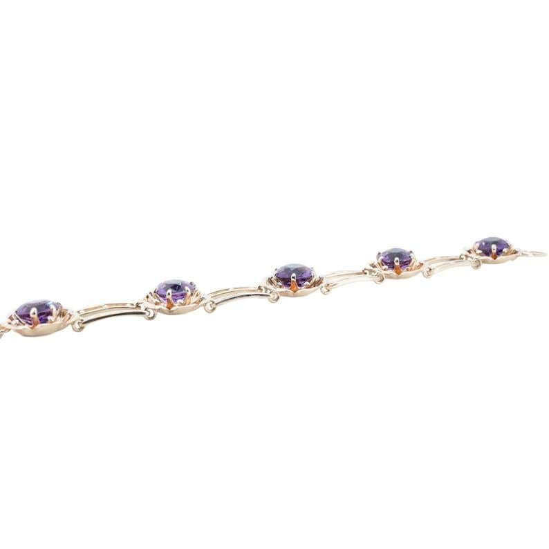 Mid Century Amethyst Flower Bracelet in 14K Gold & Platinum In Good Condition For Sale In Boston, MA