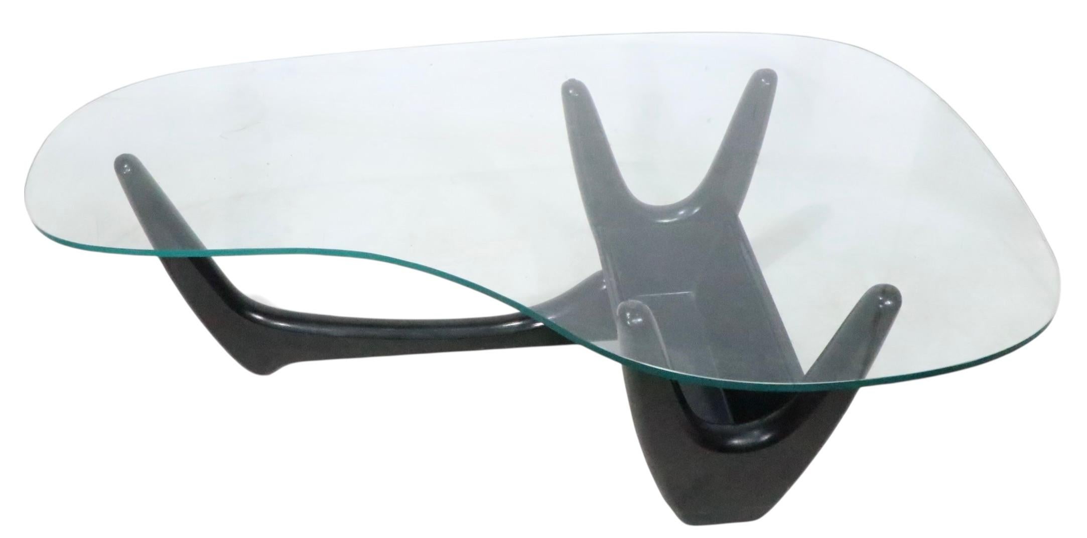 Mid-Century Modern Table basse Amoeba Freeform du milieu du siècle par Krohler d'après Pearsall c 1950/60's. en vente