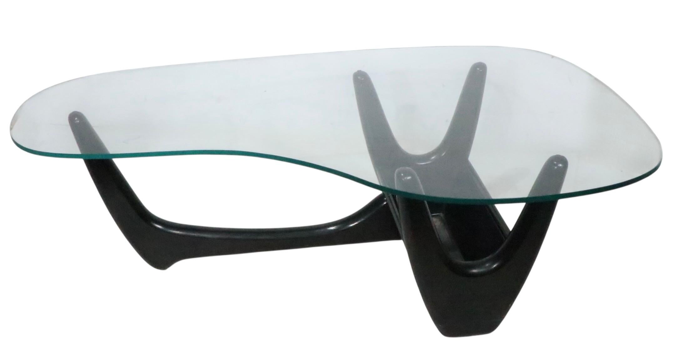 Table basse Amoeba Freeform du milieu du siècle par Krohler d'après Pearsall c 1950/60's. Bon état - En vente à New York, NY